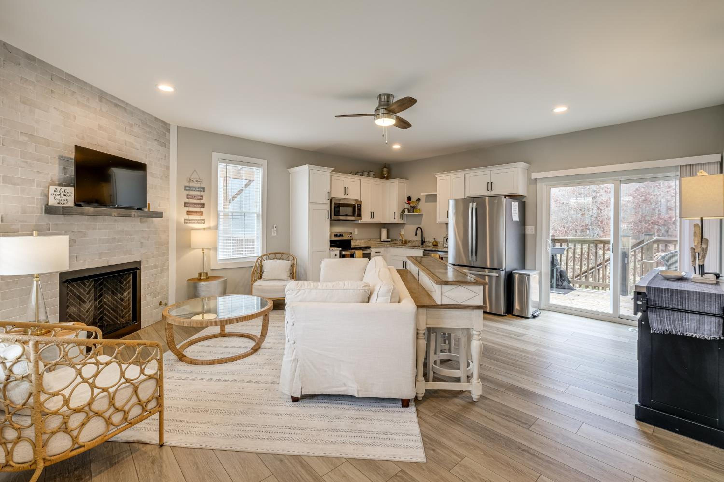 Getaway with Resort Perks at Smith Mountain Lake!