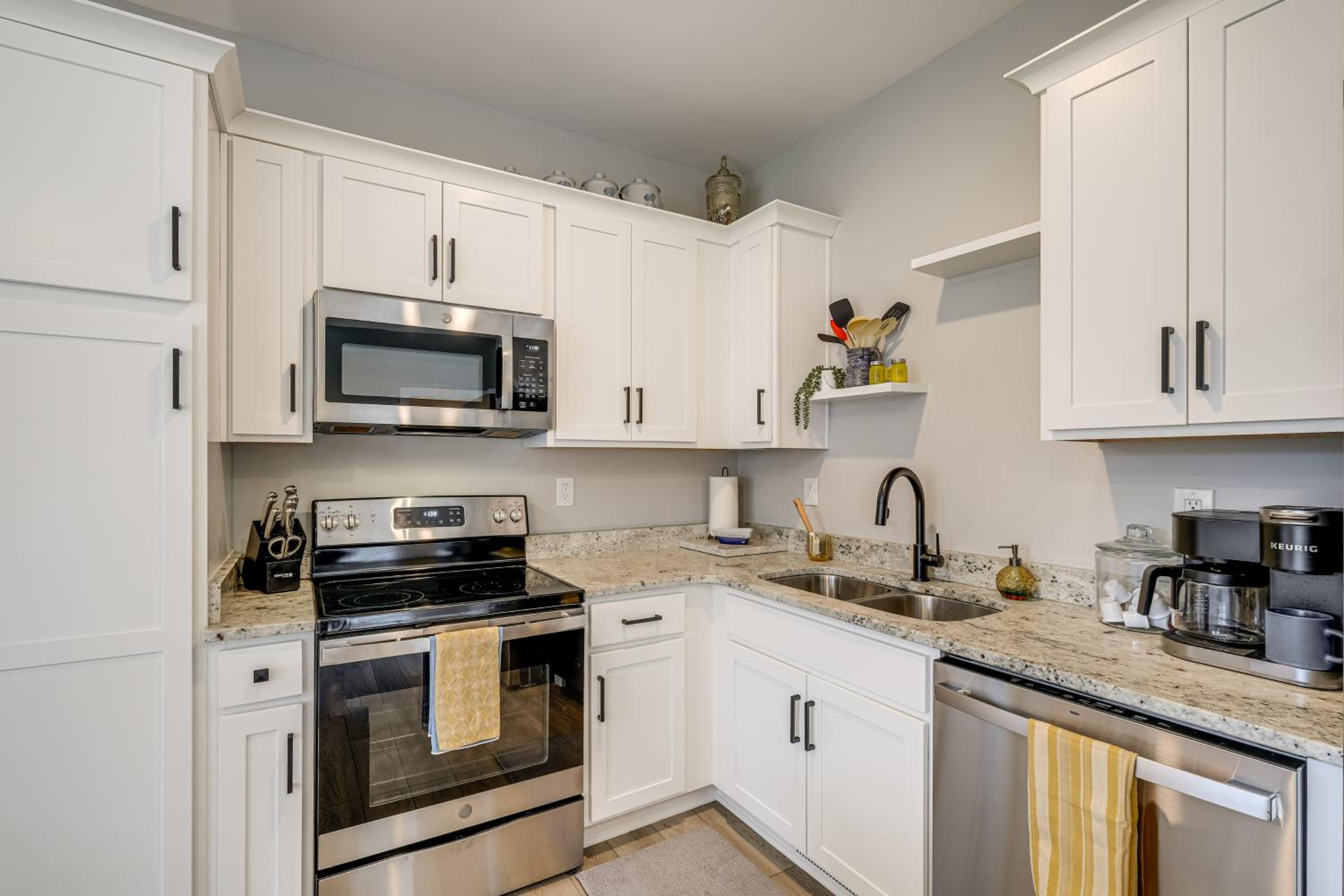 Getaway with Resort Perks at Smith Mountain Lake!