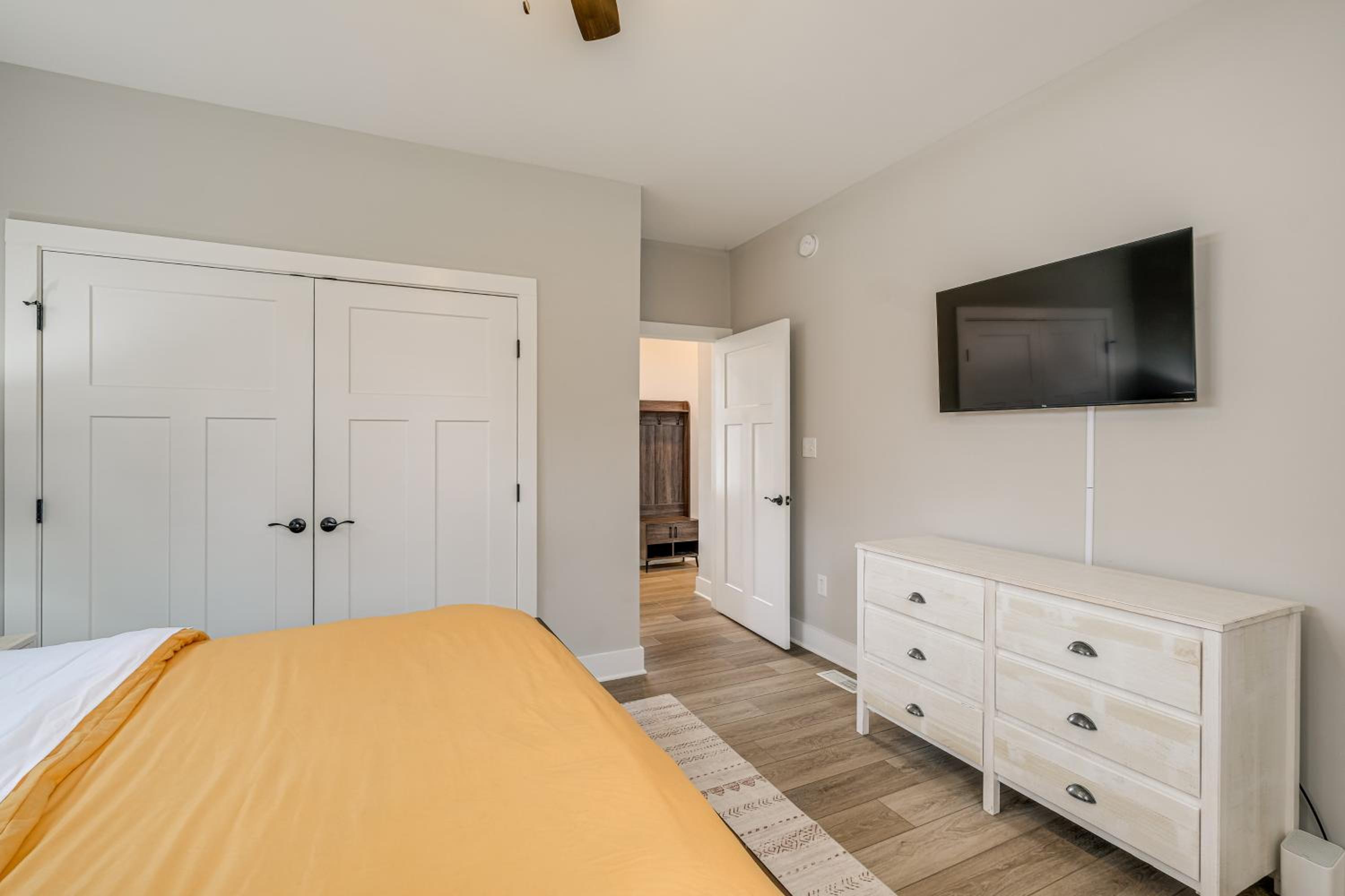 Getaway with Resort Perks at Smith Mountain Lake!