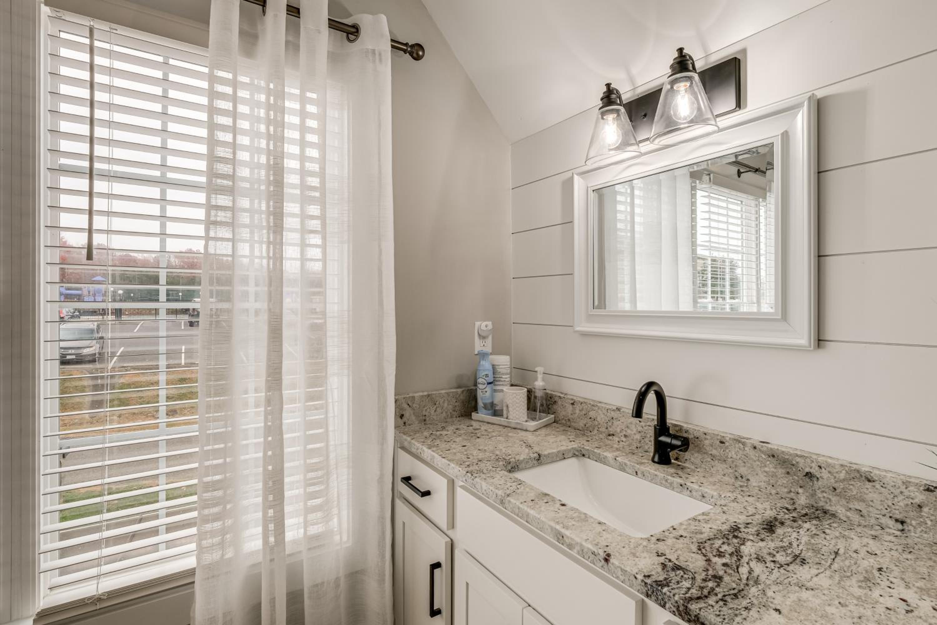 Getaway with Resort Perks at Smith Mountain Lake!