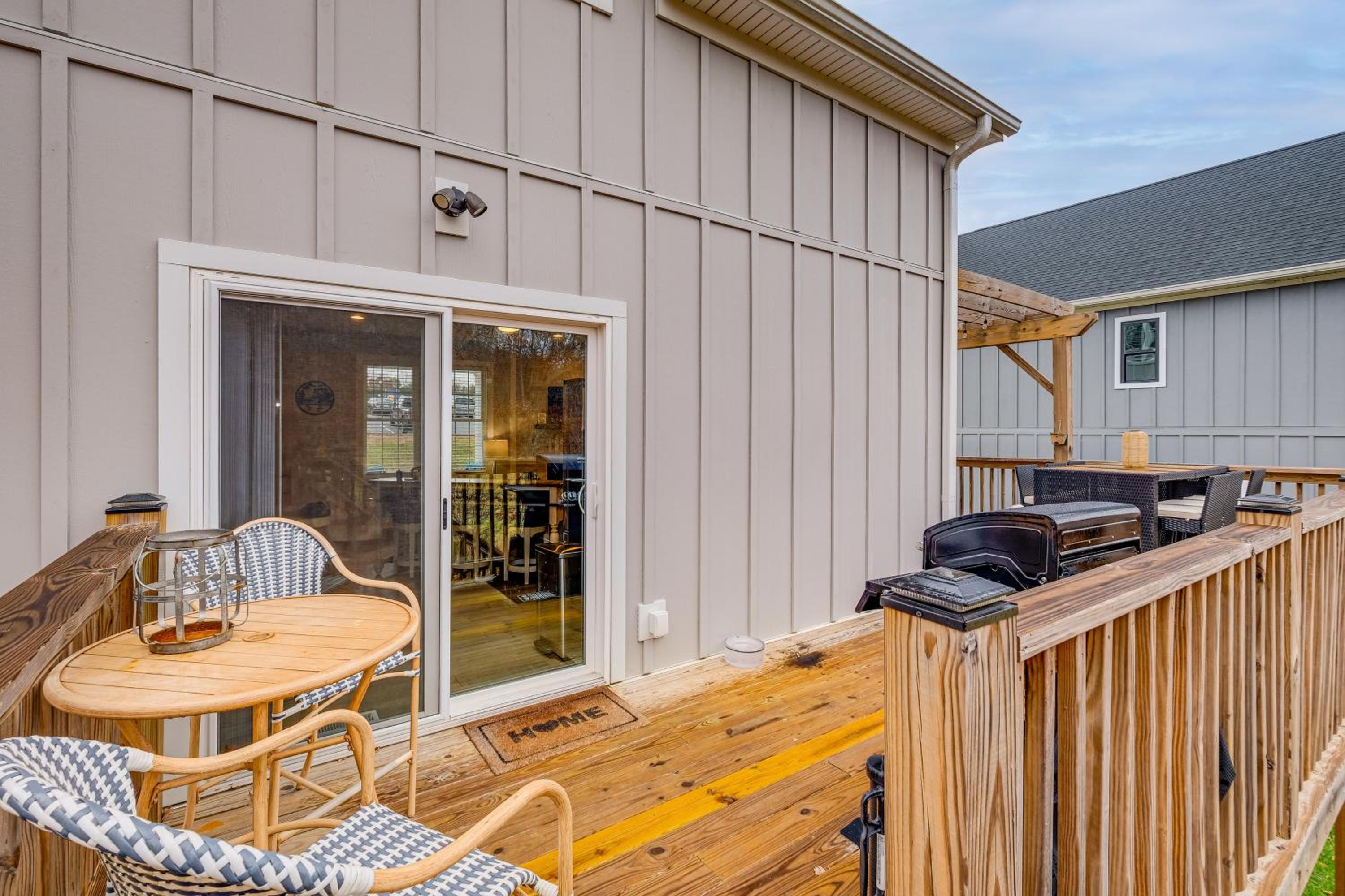 Getaway with Resort Perks at Smith Mountain Lake!
