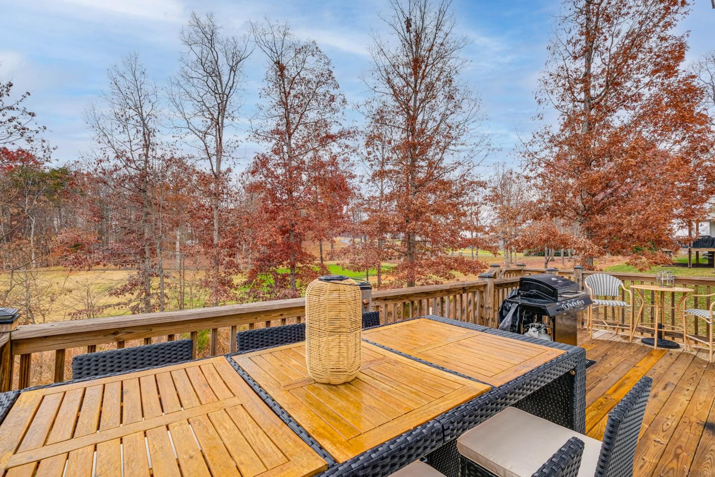 Getaway with Resort Perks at Smith Mountain Lake!