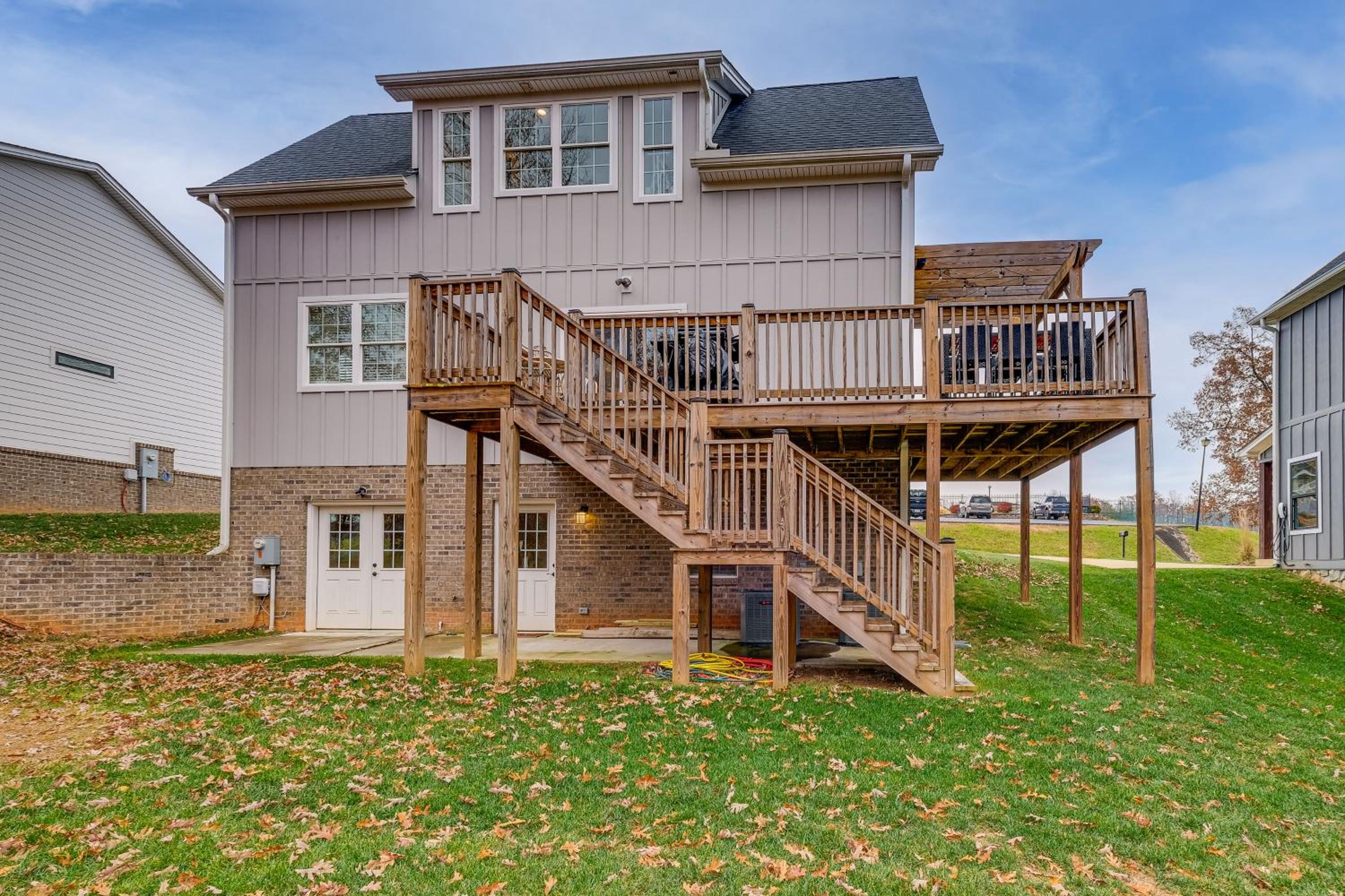 Getaway with Resort Perks at Smith Mountain Lake!