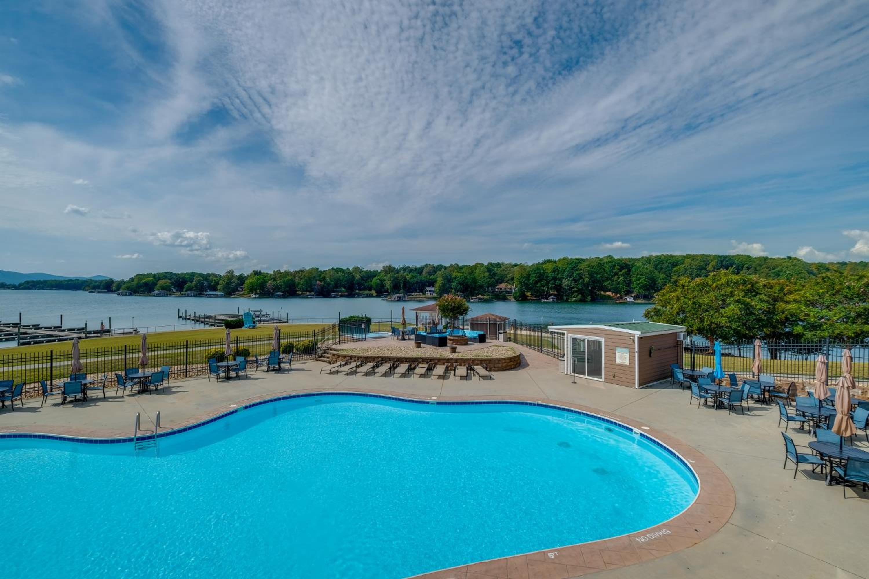 Getaway with Resort Perks at Smith Mountain Lake!
