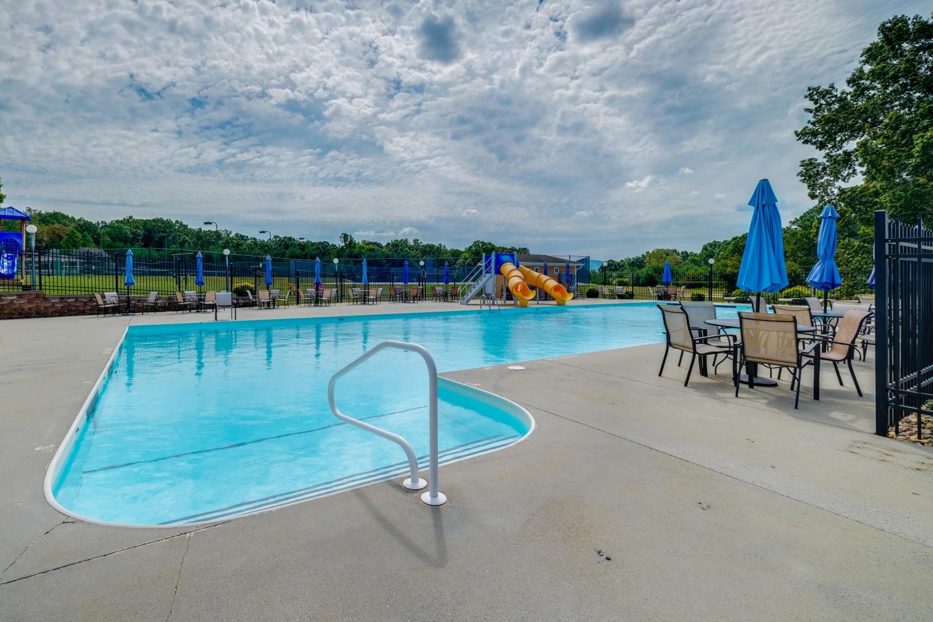 Getaway with Resort Perks at Smith Mountain Lake!
