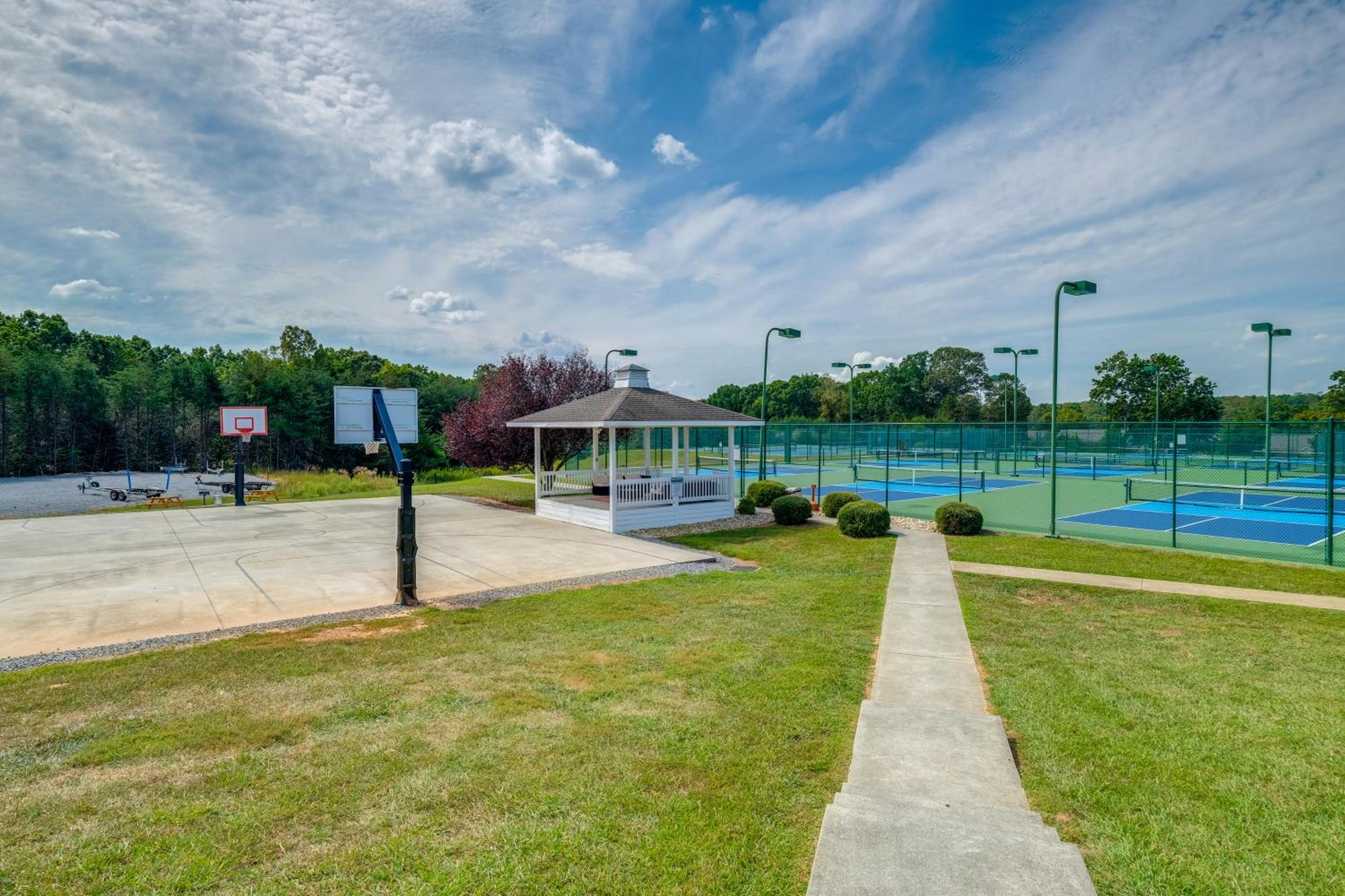 Getaway with Resort Perks at Smith Mountain Lake!