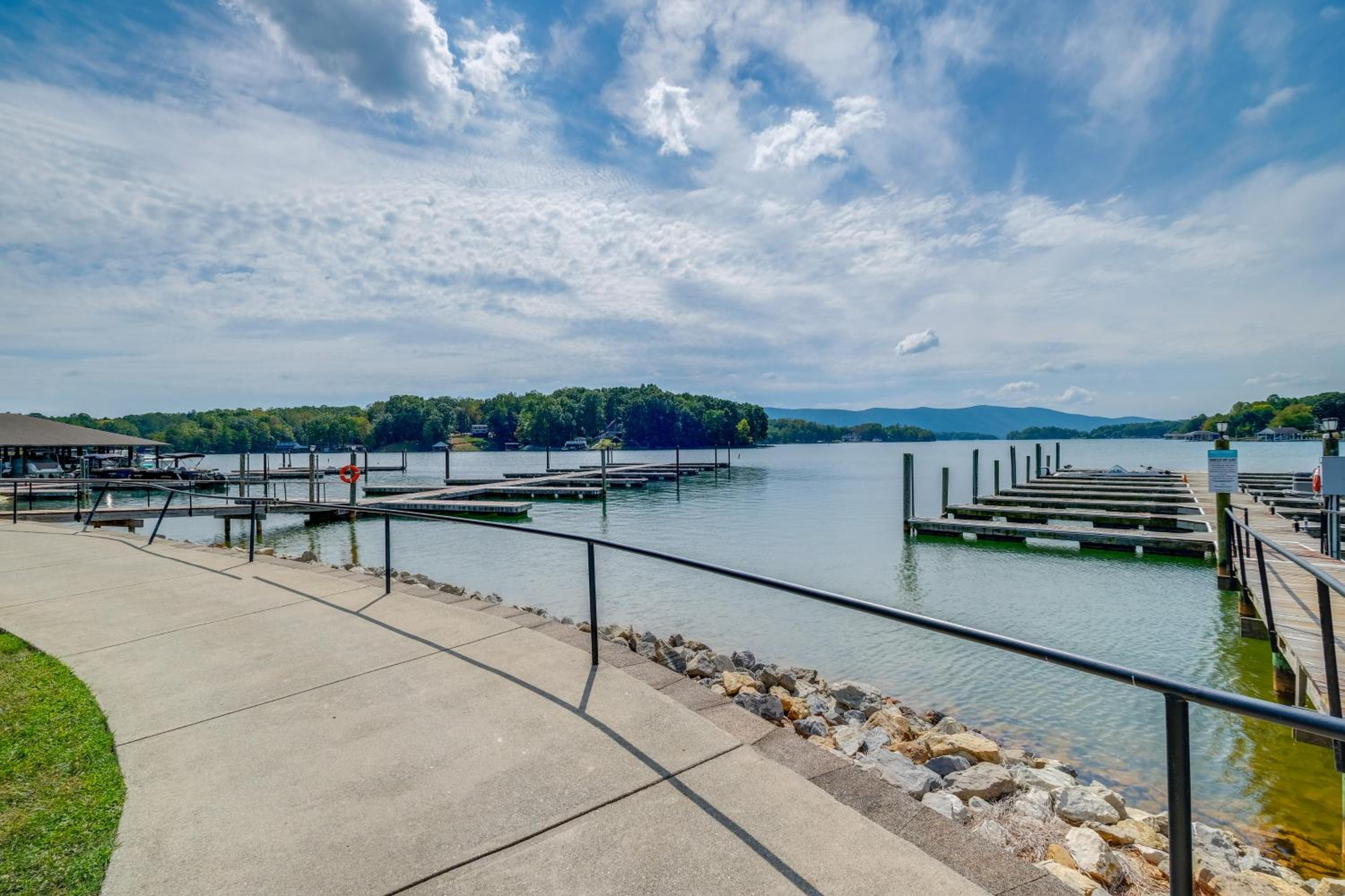 Getaway with Resort Perks at Smith Mountain Lake!