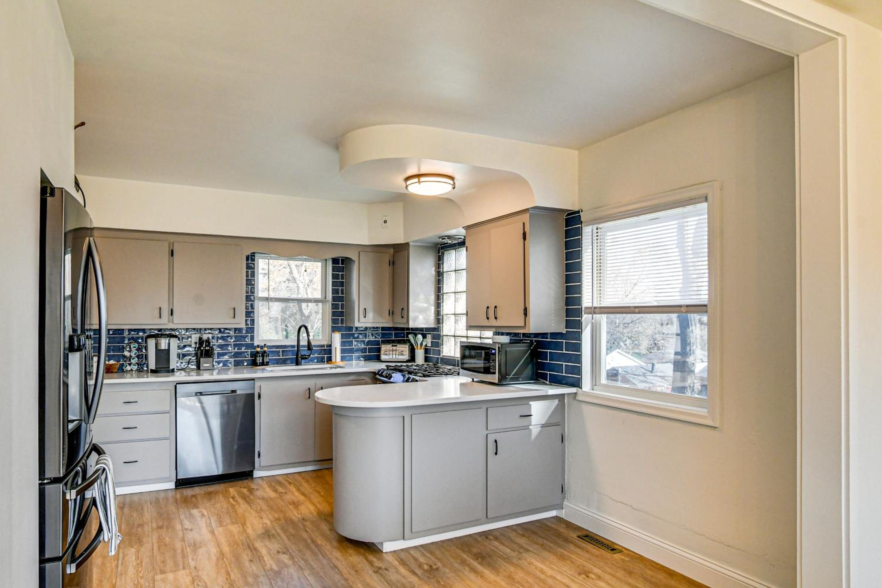 Home with Spacious Yard, 3 Mi to Dtwn Des Moines!