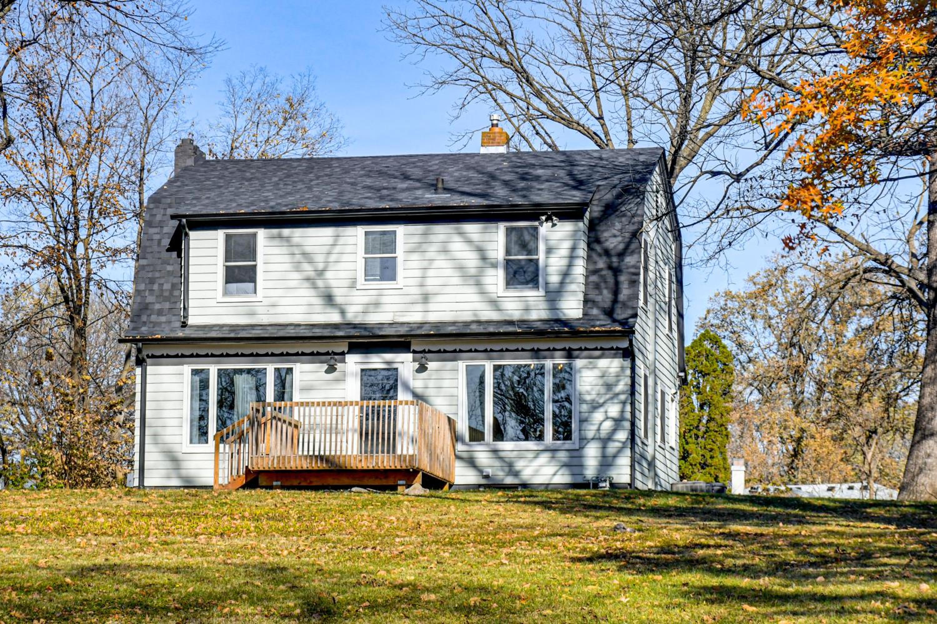 Home with Spacious Yard, 3 Mi to Dtwn Des Moines!