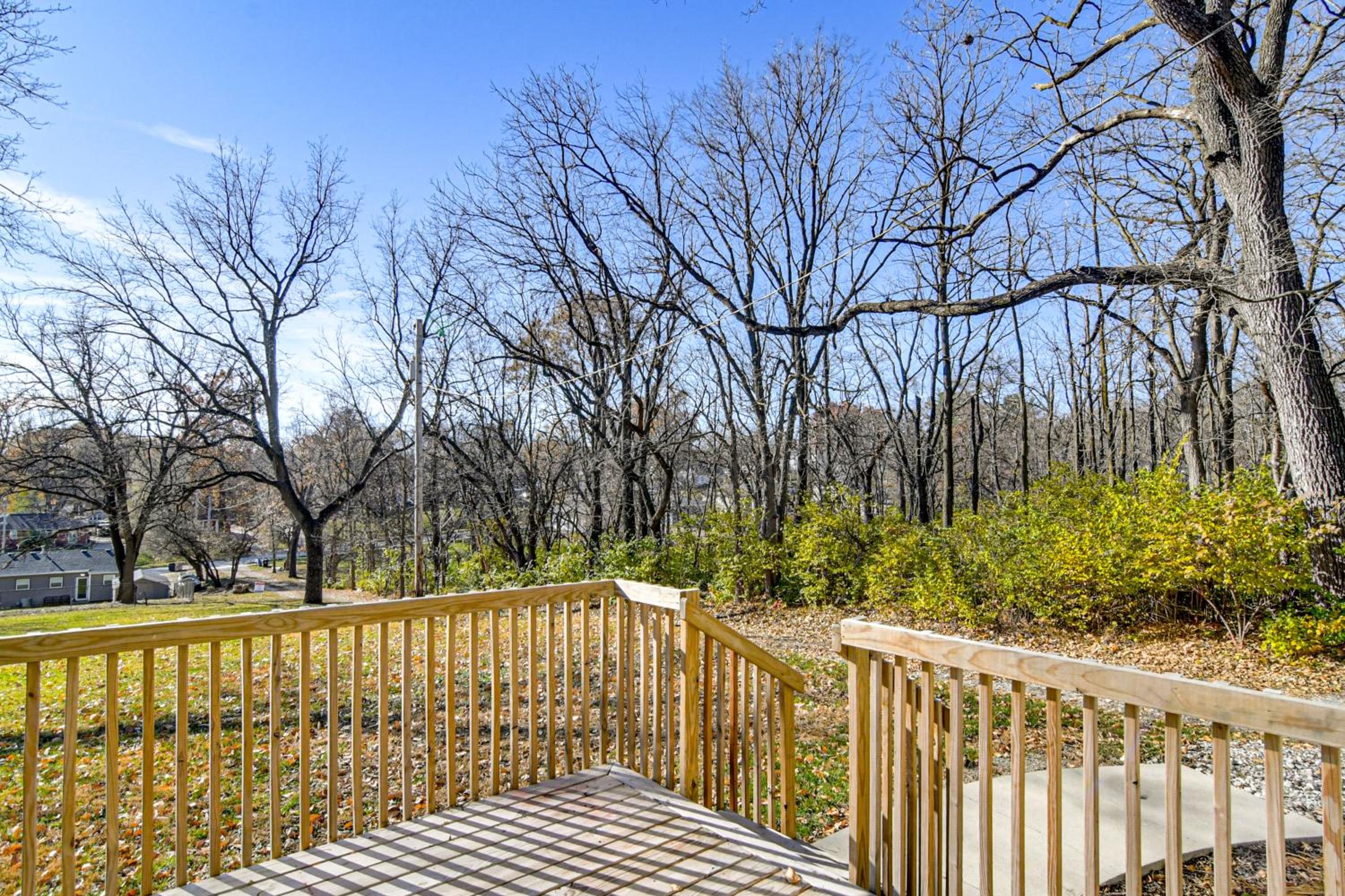 Home with Spacious Yard, 3 Mi to Dtwn Des Moines!