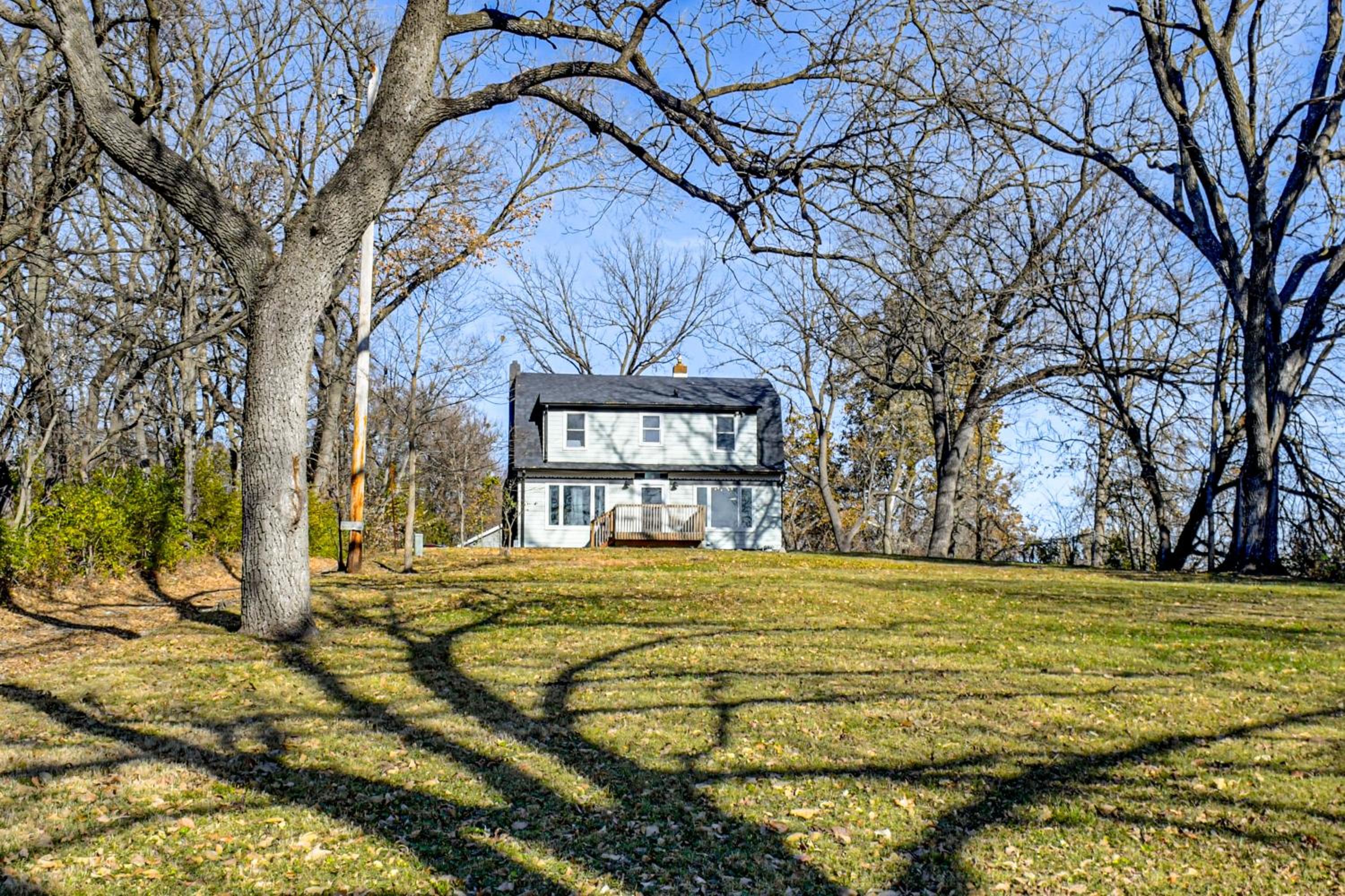 Home with Spacious Yard, 3 Mi to Dtwn Des Moines!