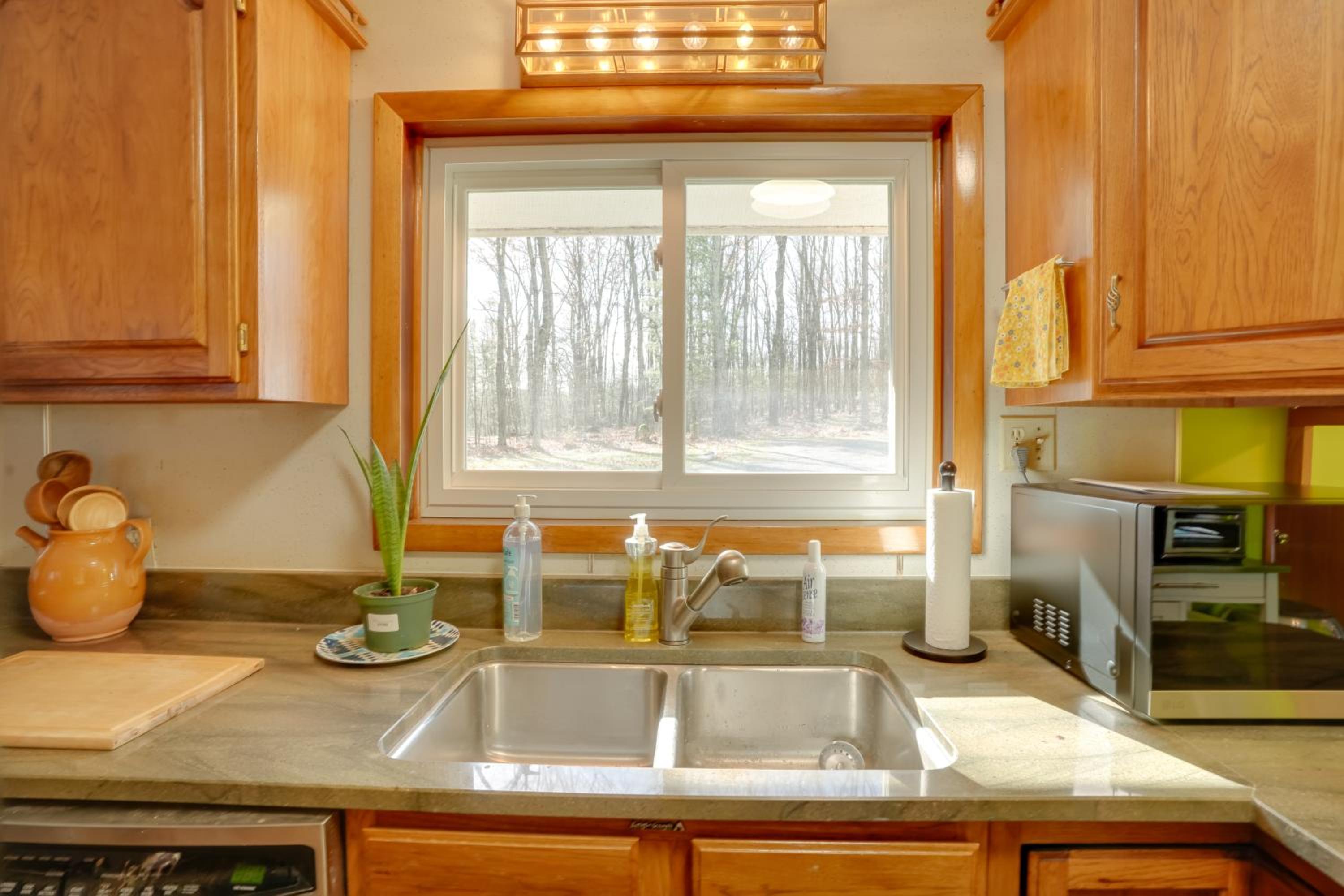 Hike and Ski Scenic Group Retreat in Wardensville