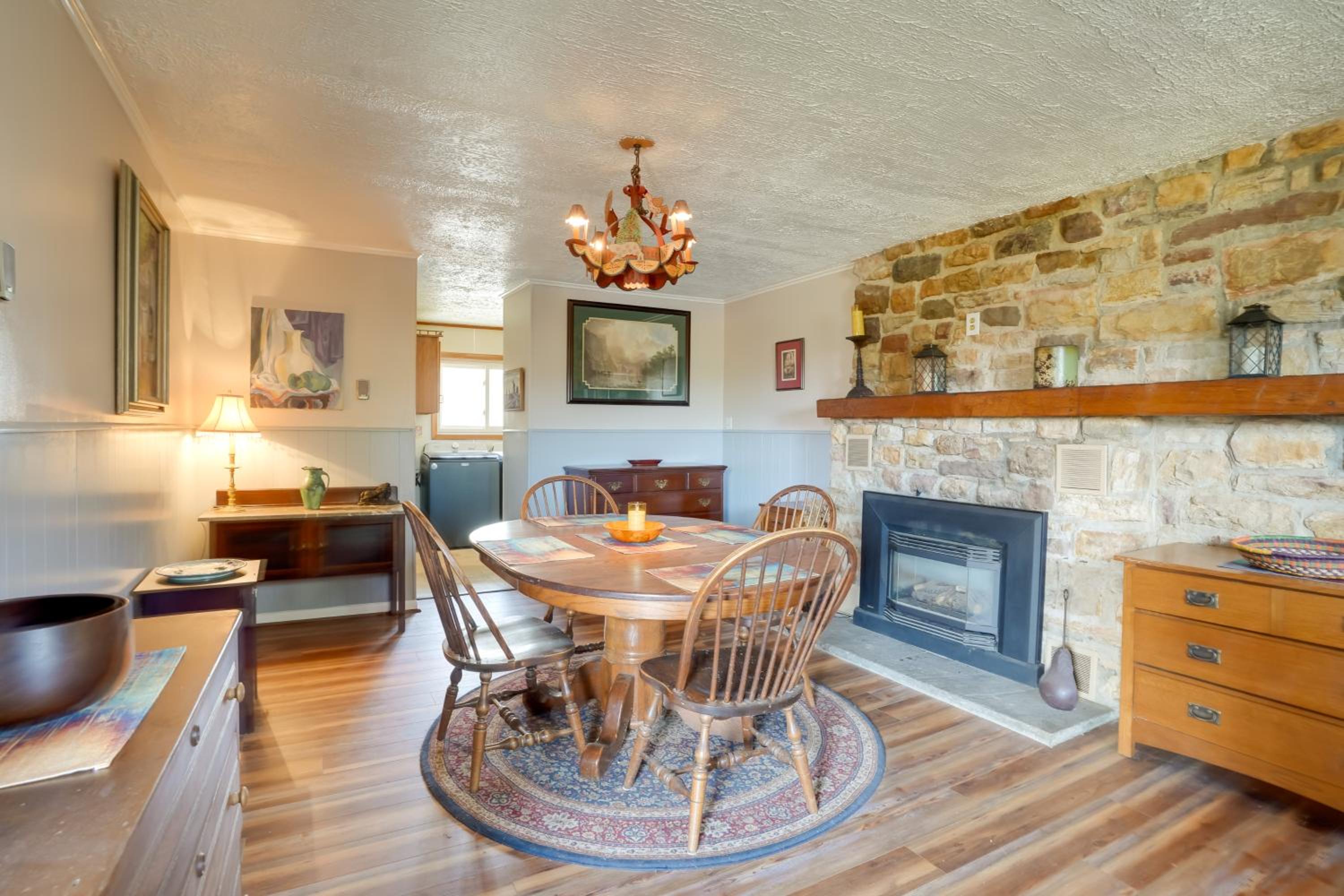 Hike and Ski Scenic Group Retreat in Wardensville