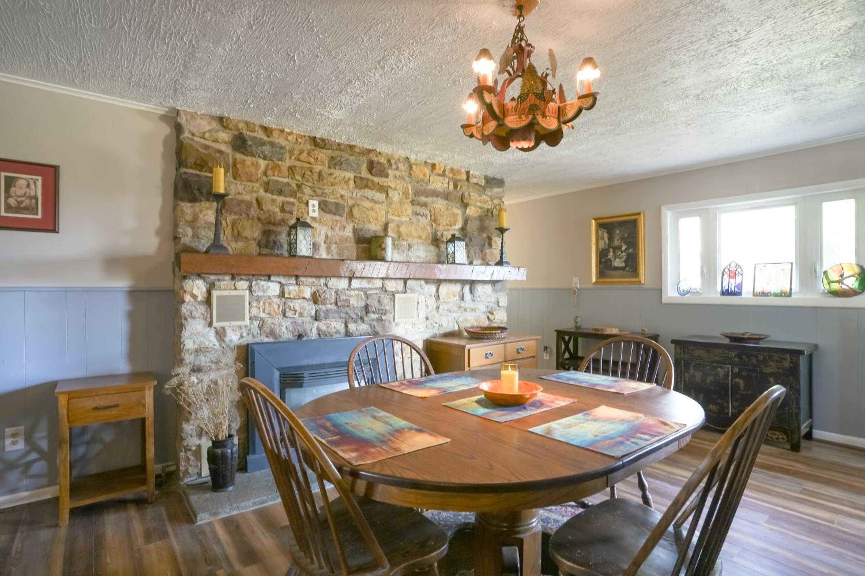 Hike and Ski Scenic Group Retreat in Wardensville