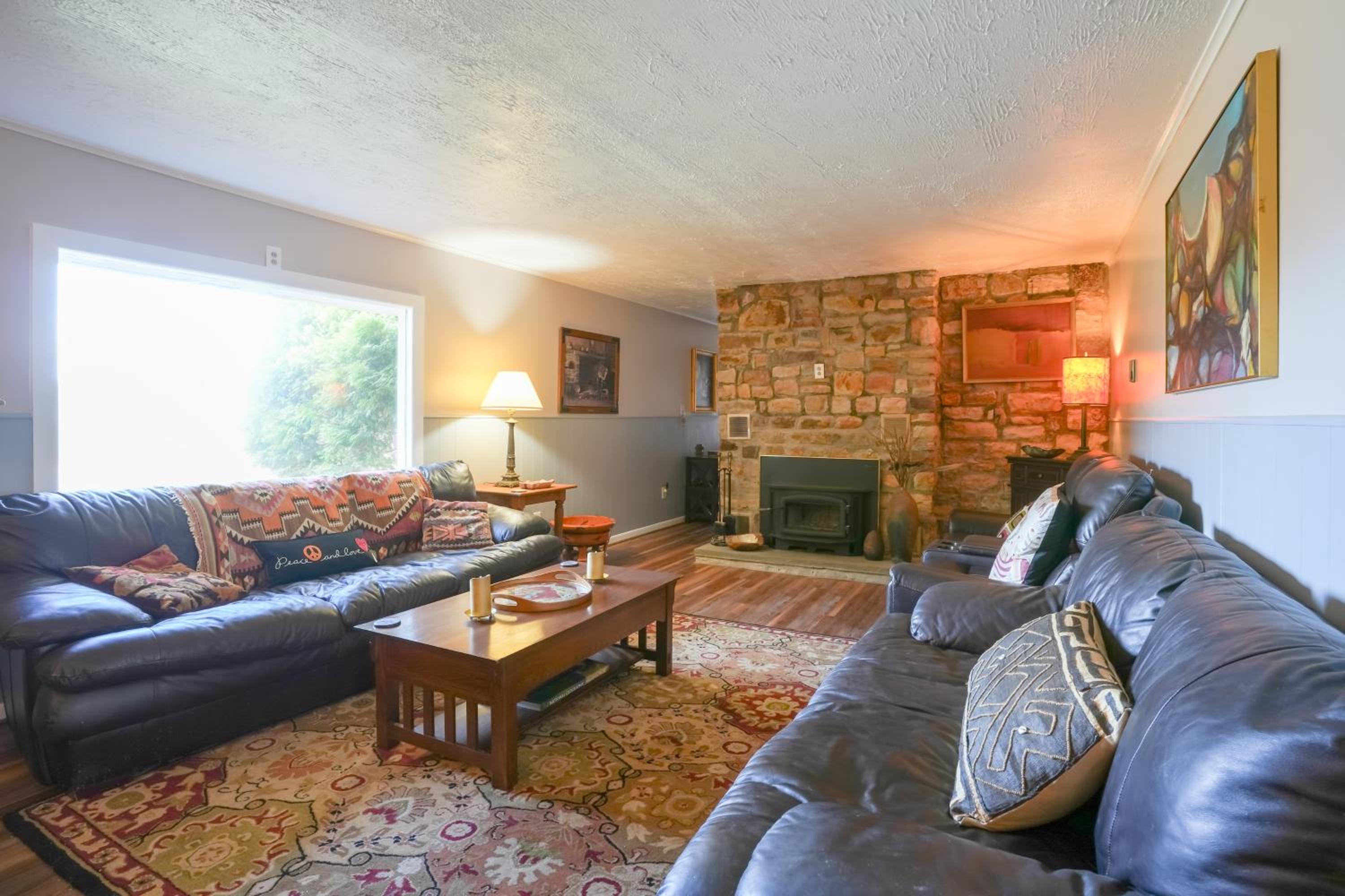 Hike and Ski Scenic Group Retreat in Wardensville