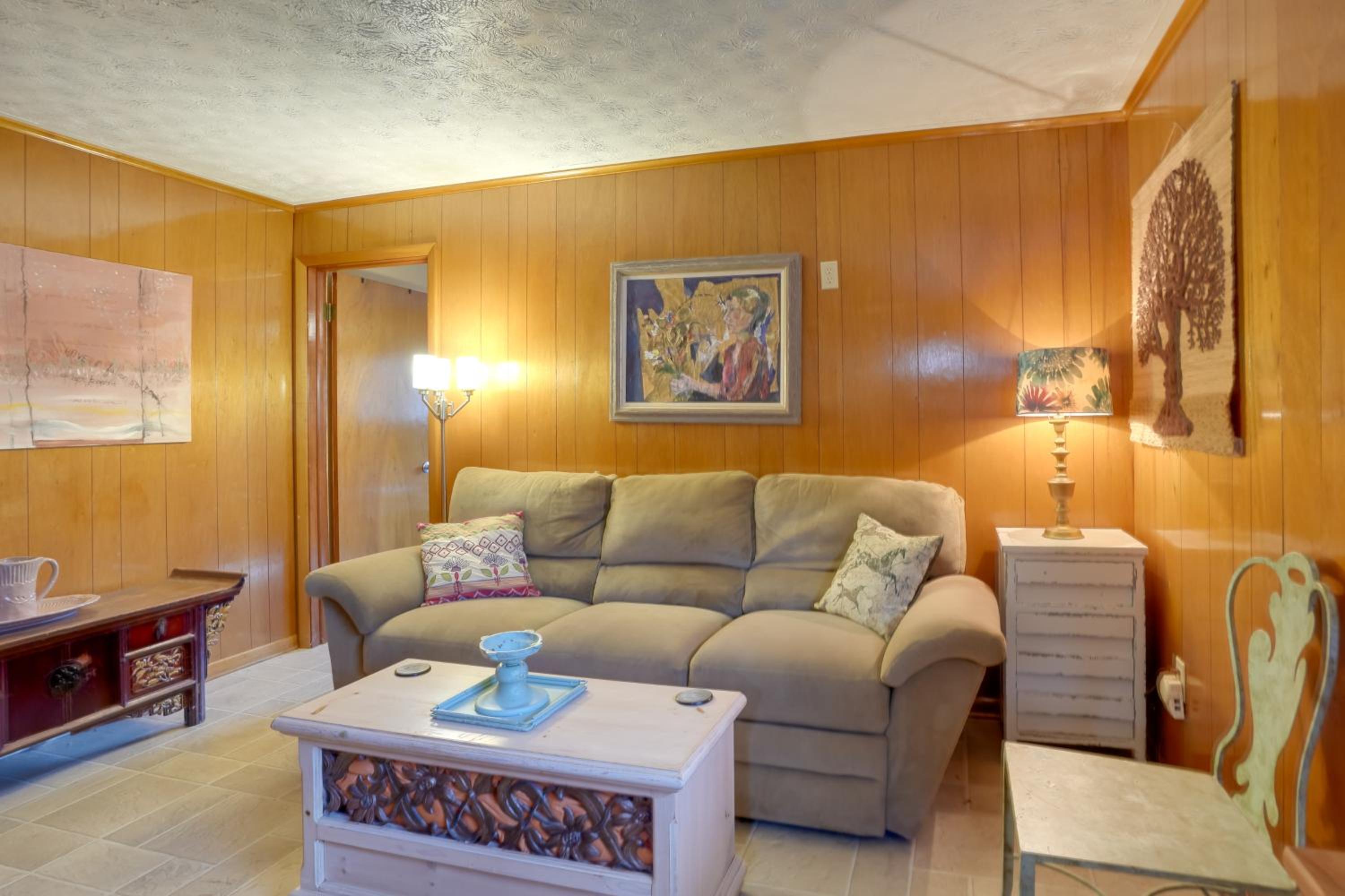 Hike and Ski Scenic Group Retreat in Wardensville