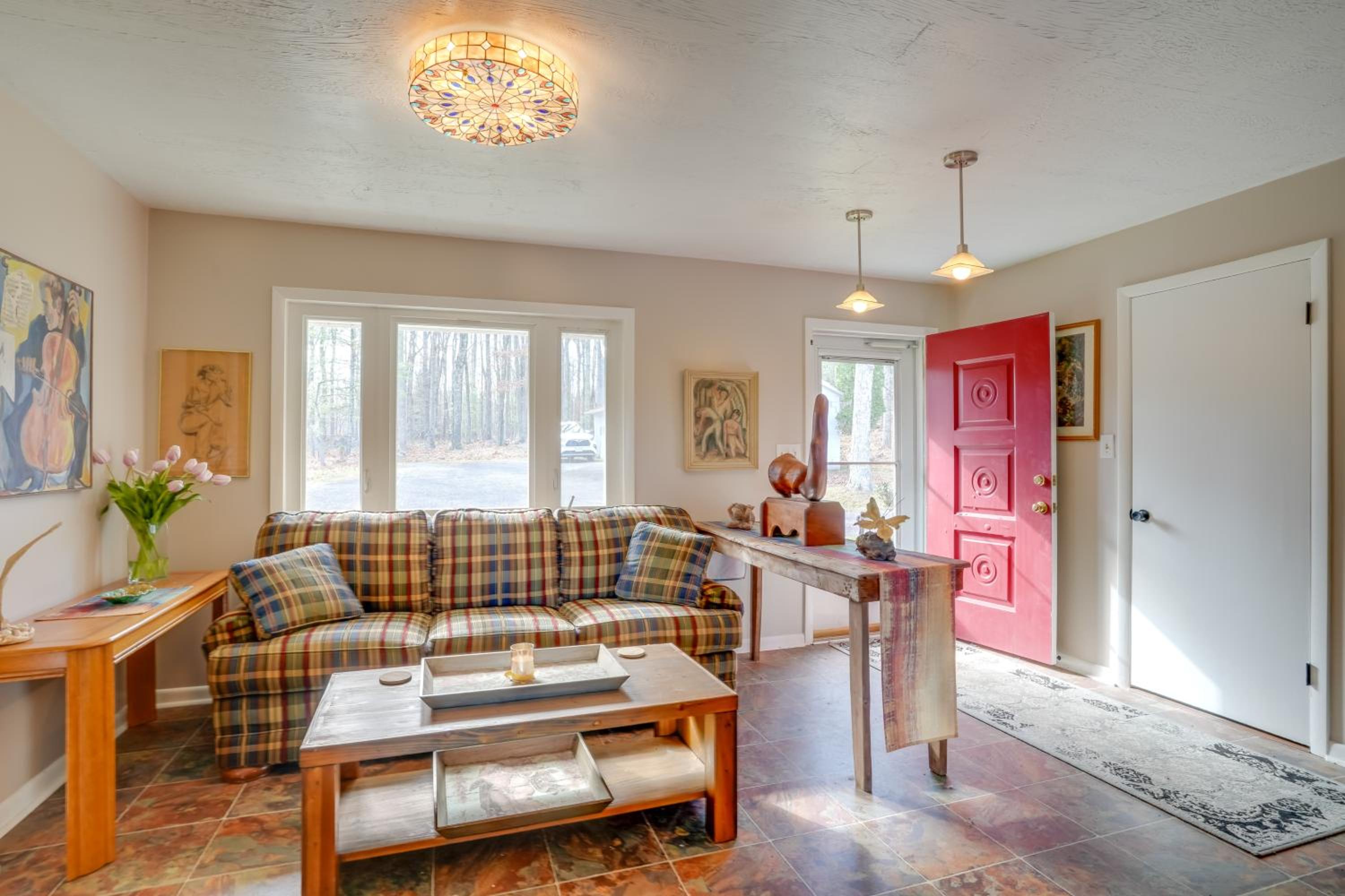 Hike and Ski Scenic Group Retreat in Wardensville