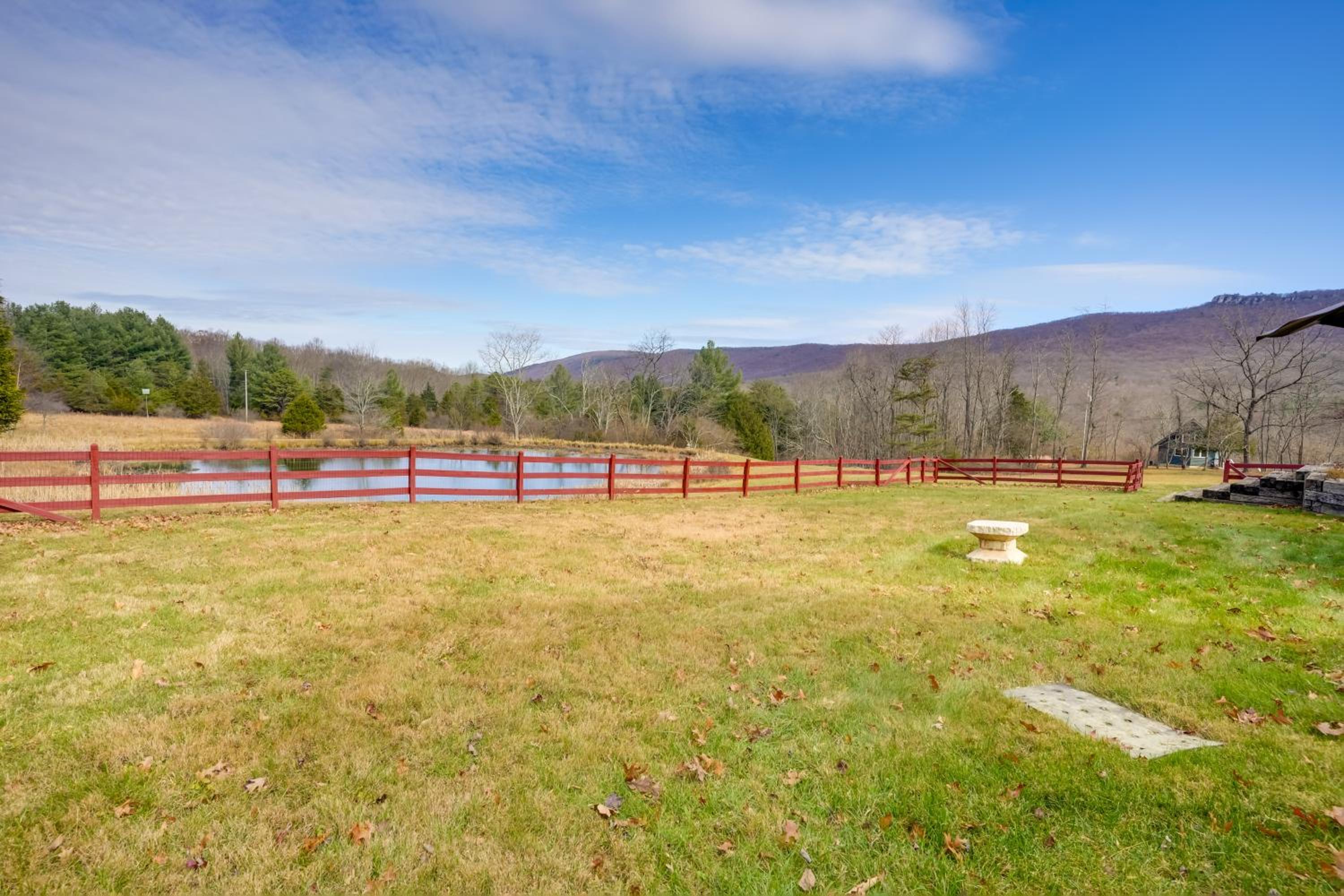 Hike and Ski Scenic Group Retreat in Wardensville