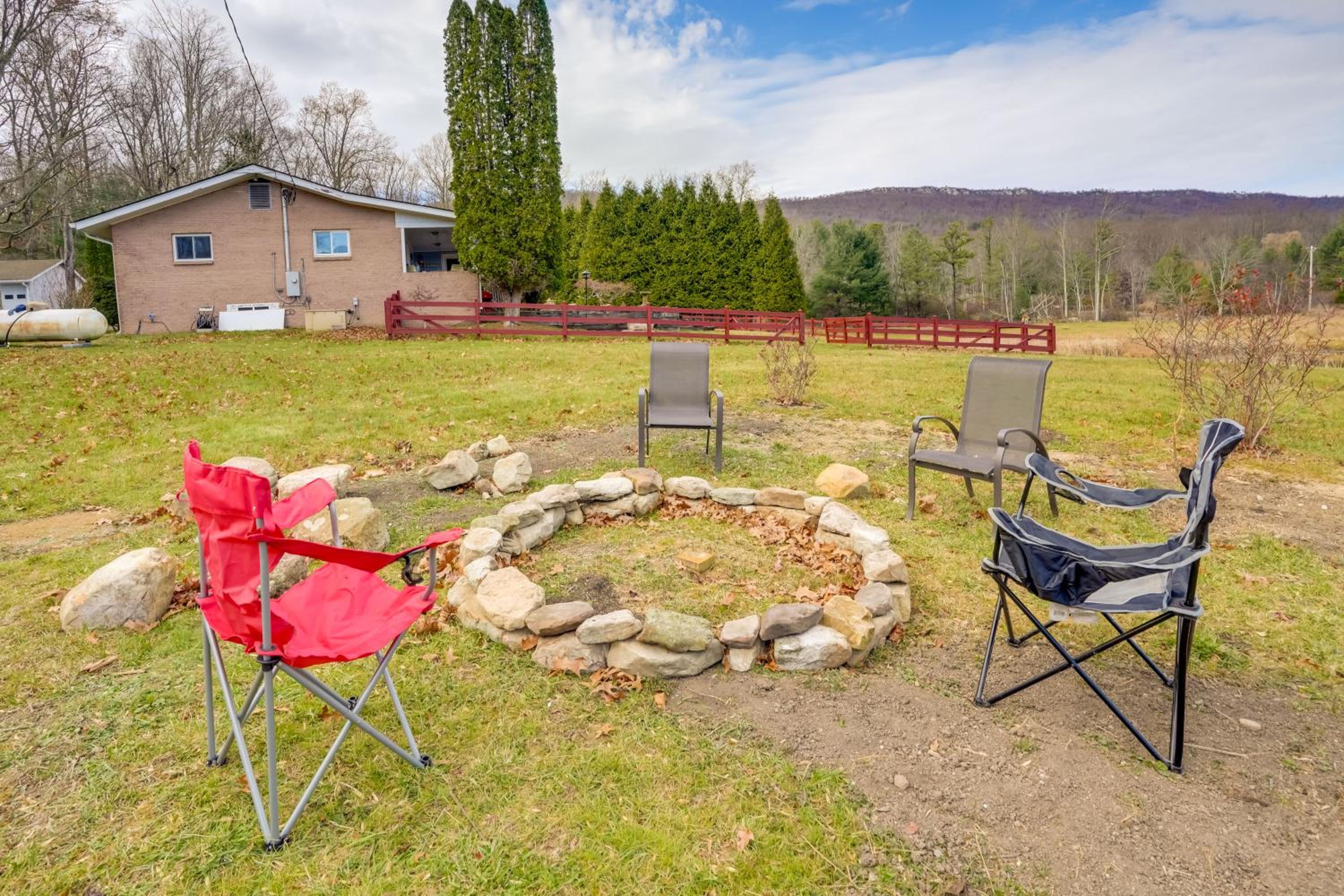 Hike and Ski Scenic Group Retreat in Wardensville