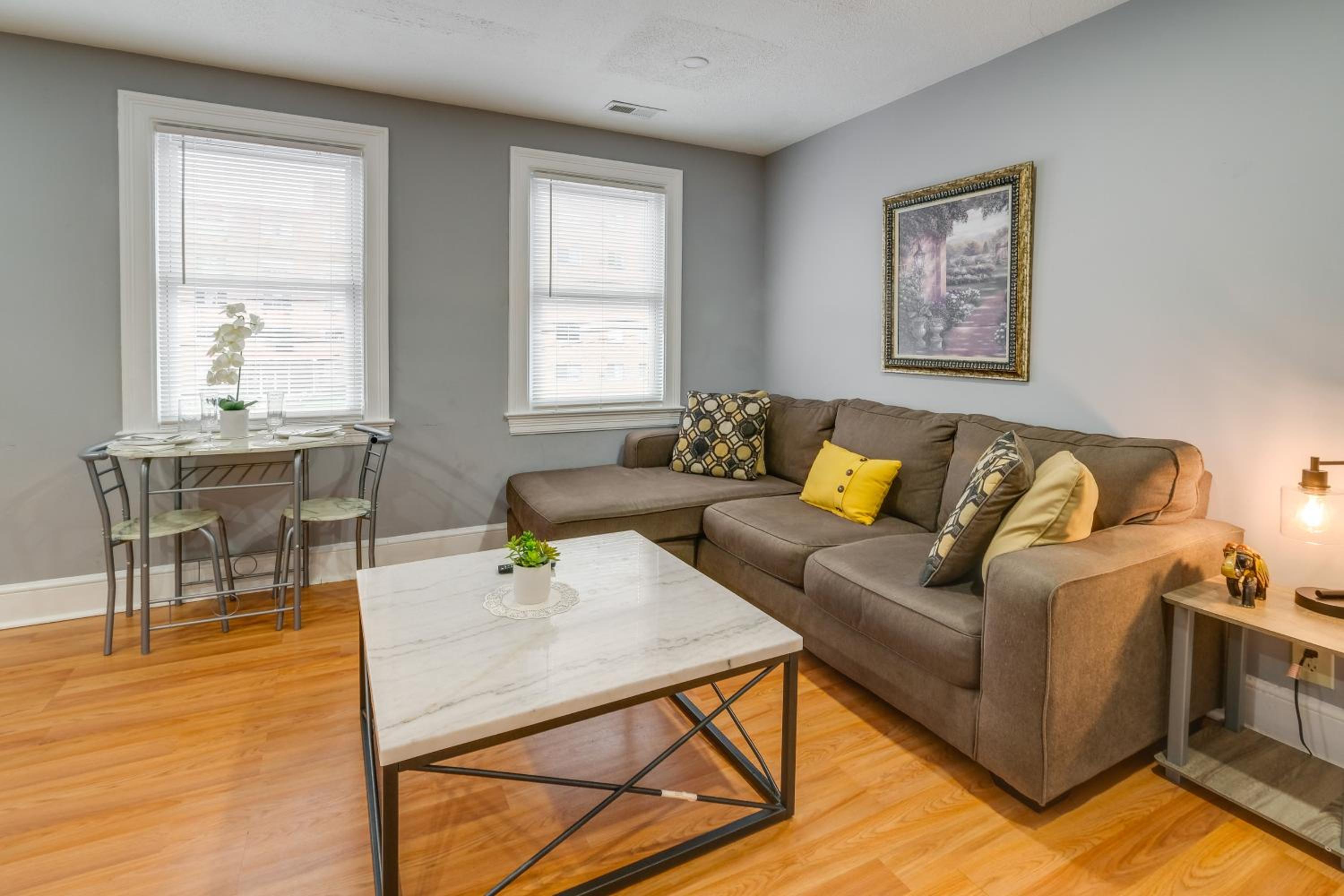 Easy Metro Access WFH-Friendly Apt 7 Mi to DC!