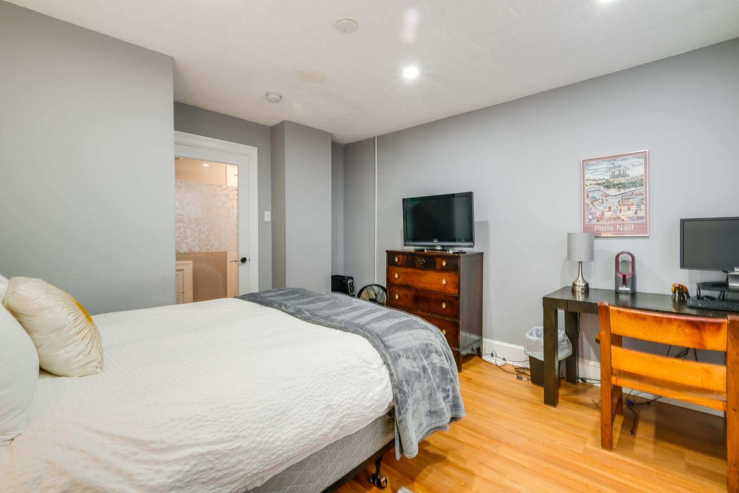 Easy Metro Access WFH-Friendly Apt 7 Mi to DC!