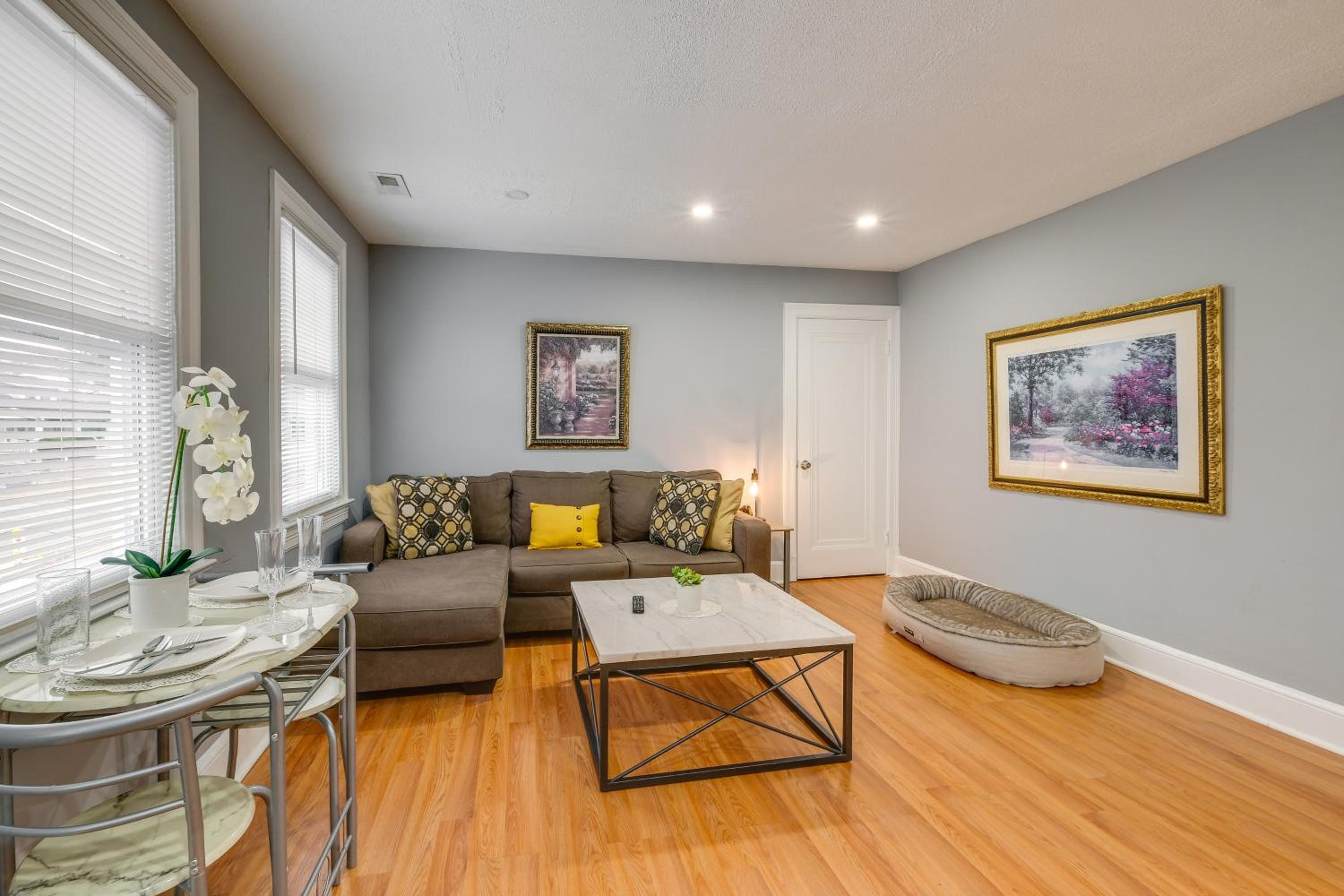 Easy Metro Access WFH-Friendly Apt 7 Mi to DC!