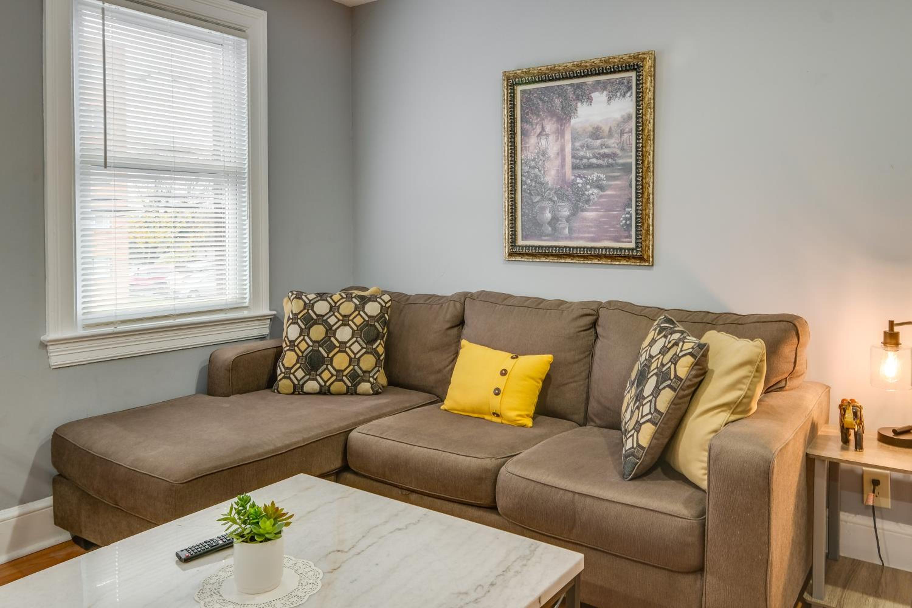 Easy Metro Access WFH-Friendly Apt 7 Mi to DC!