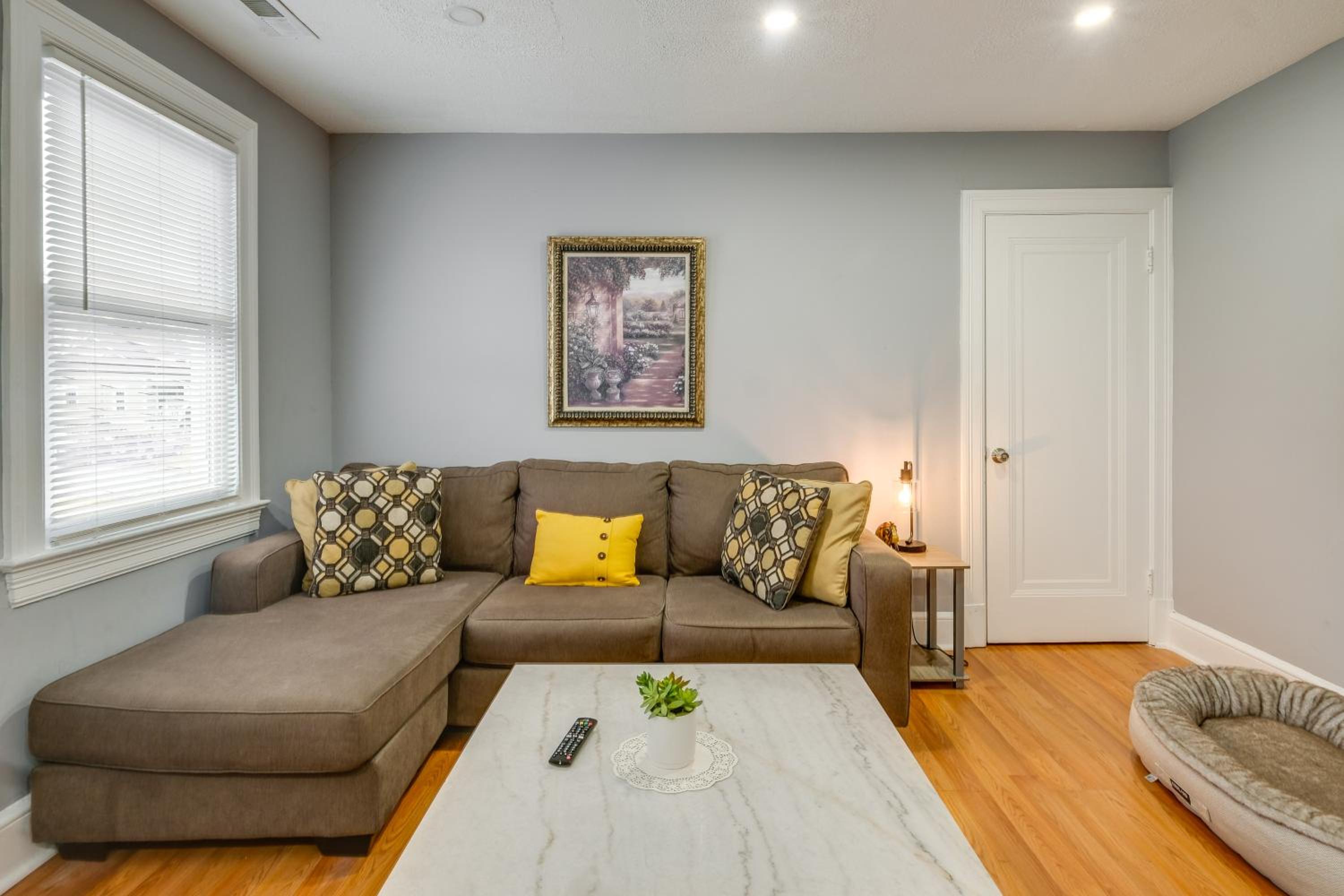 Easy Metro Access WFH-Friendly Apt 7 Mi to DC!