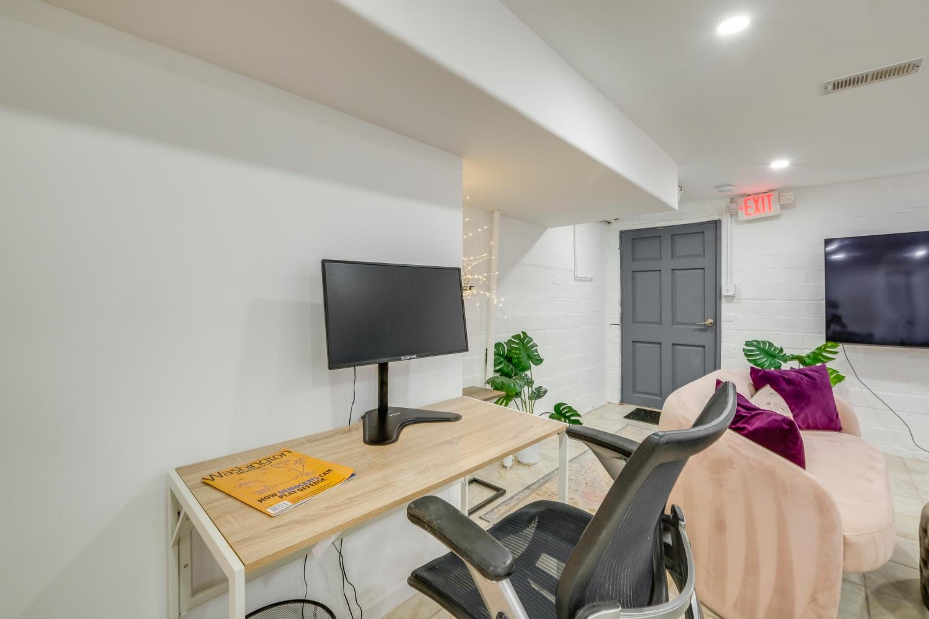 1 Mi to the Metro! Centrally Located Apt Near DC