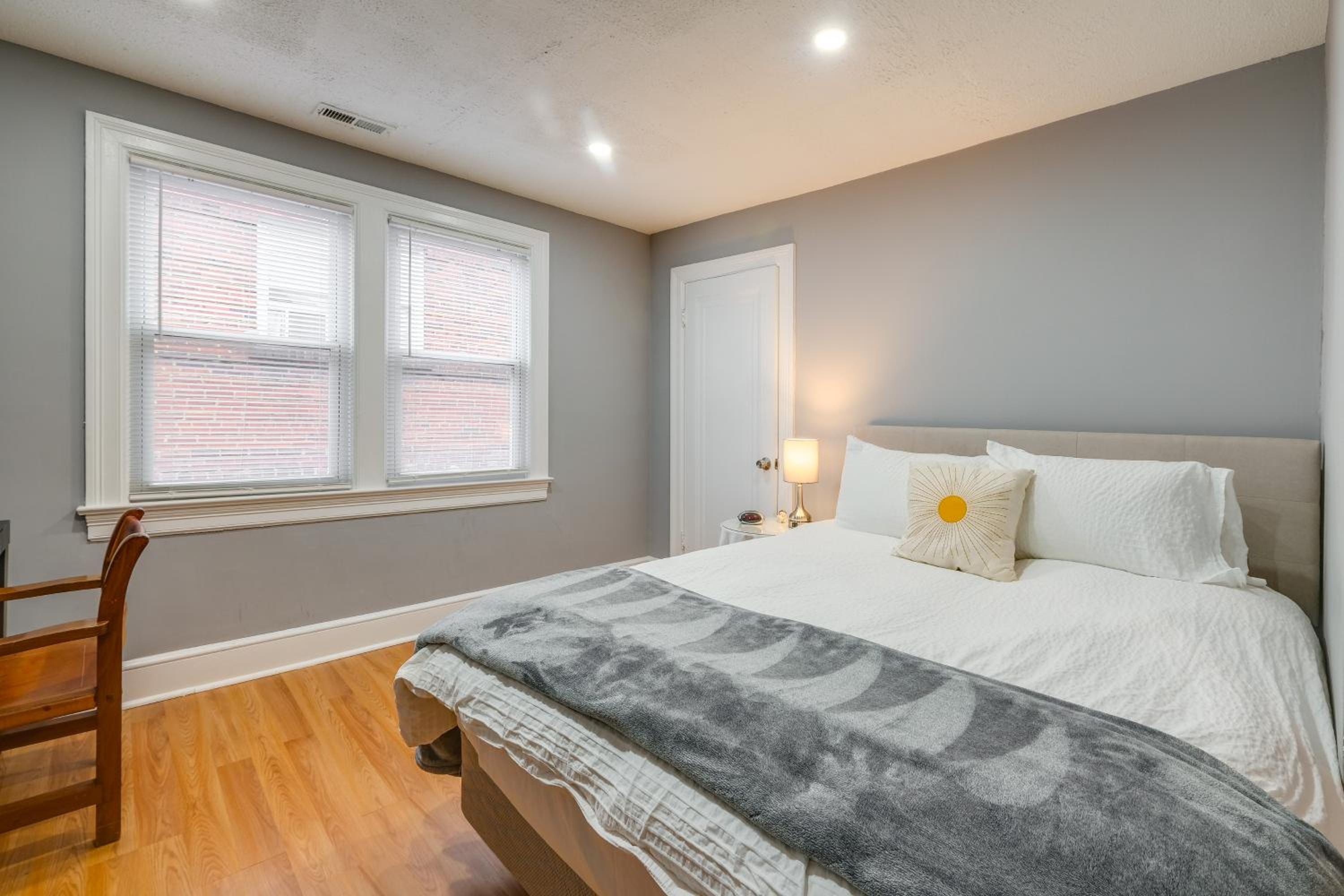 Easy Metro Access WFH-Friendly Apt 7 Mi to DC!
