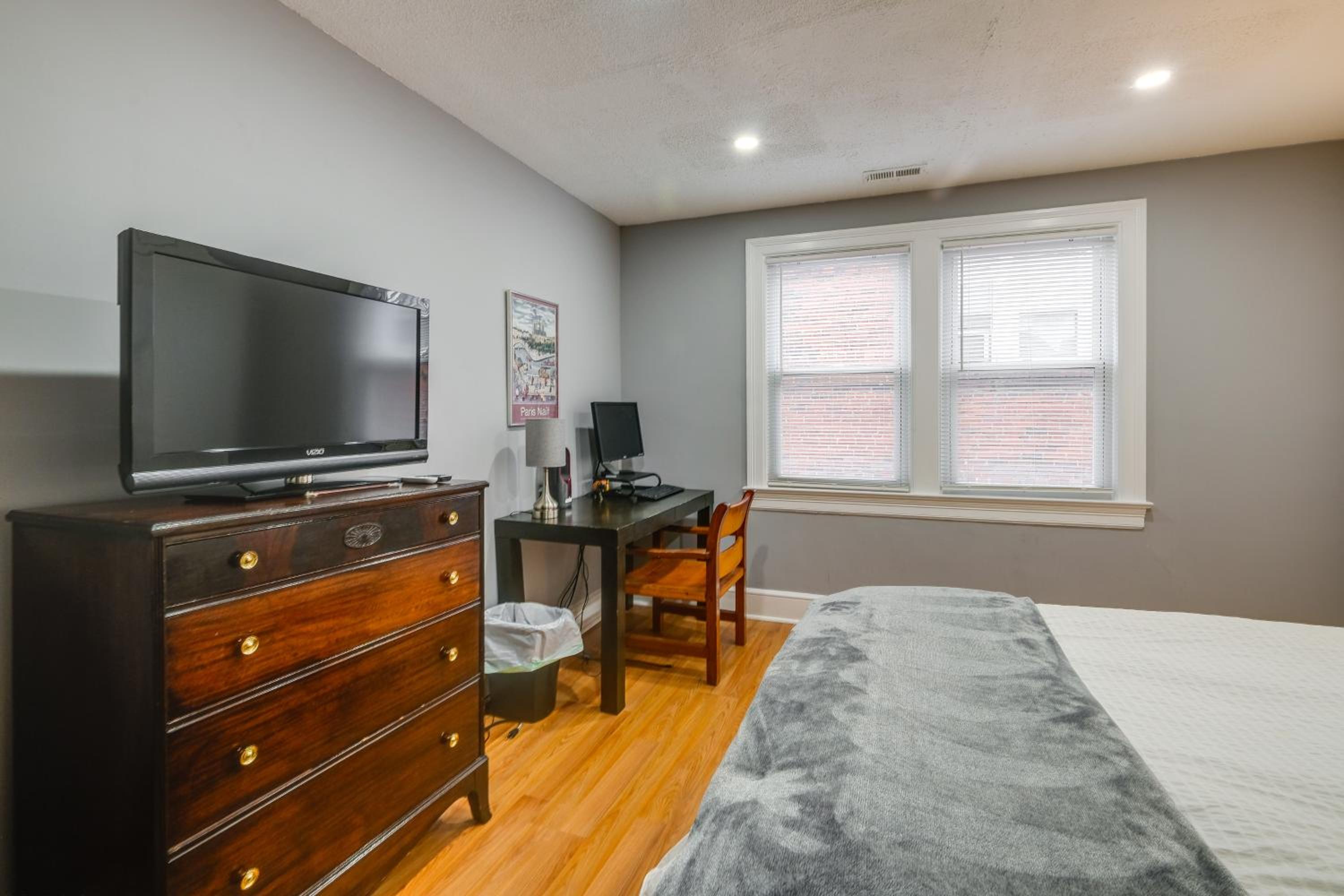 Easy Metro Access WFH-Friendly Apt 7 Mi to DC!