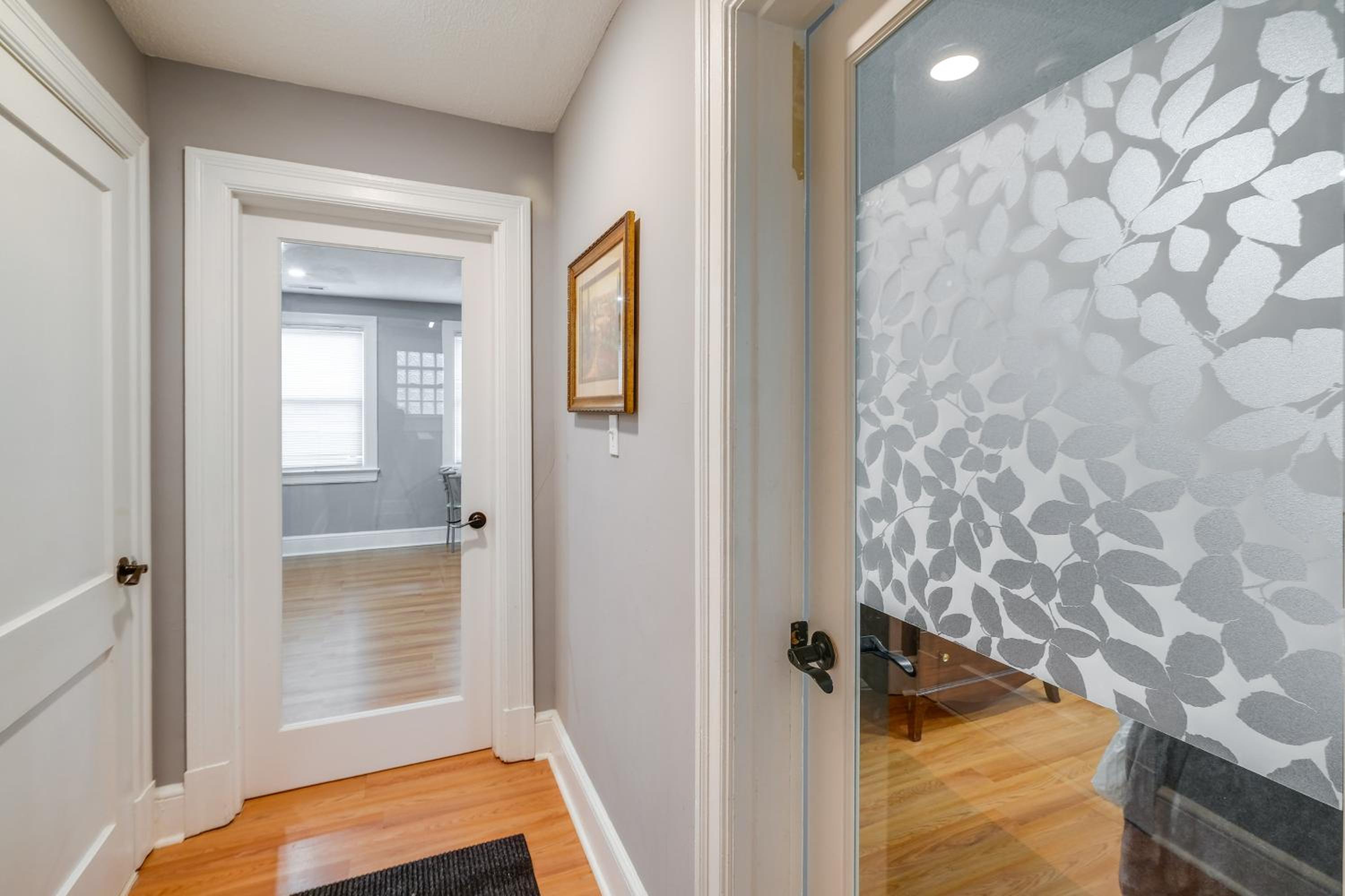 Easy Metro Access WFH-Friendly Apt 7 Mi to DC!