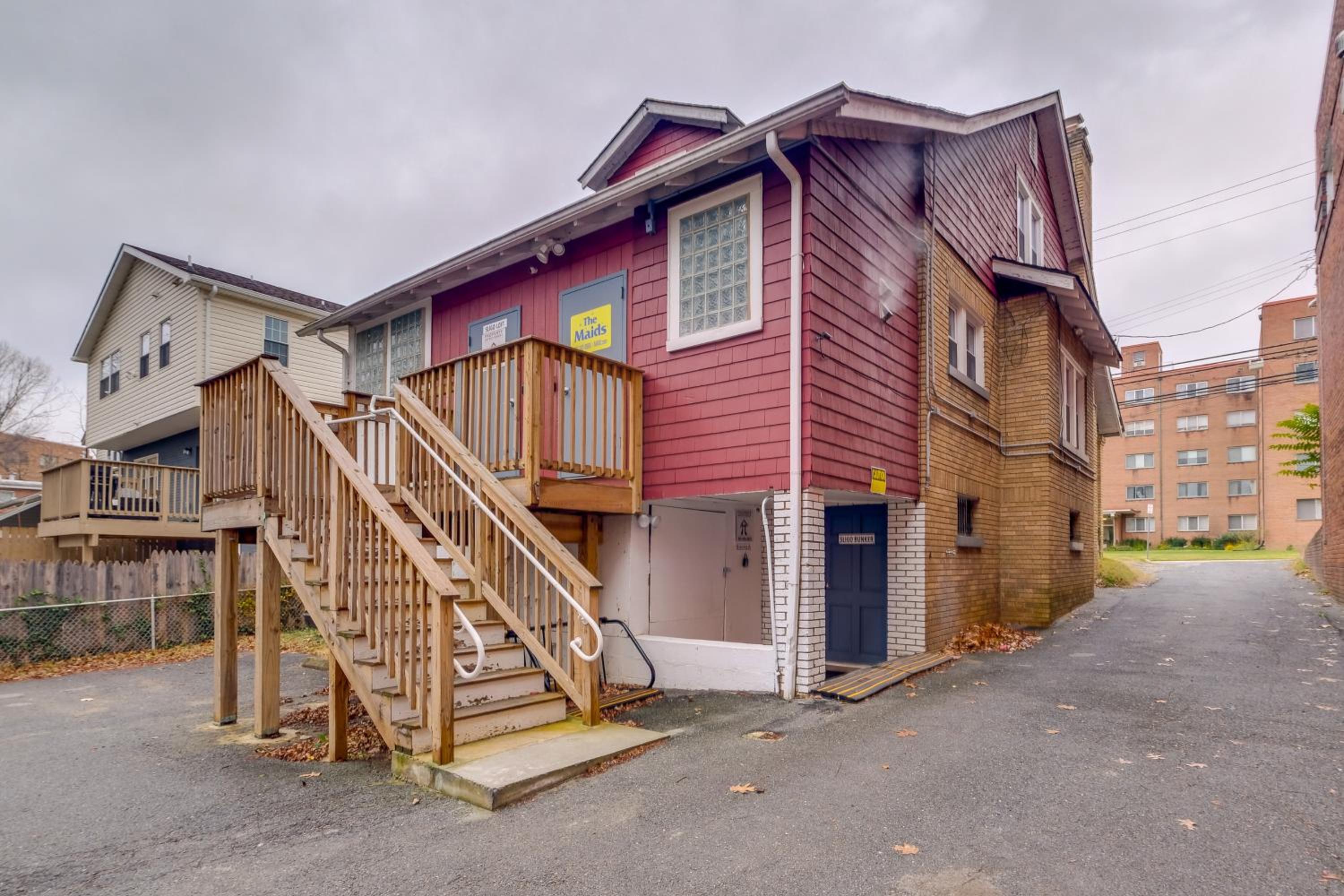 Easy Metro Access WFH-Friendly Apt 7 Mi to DC!