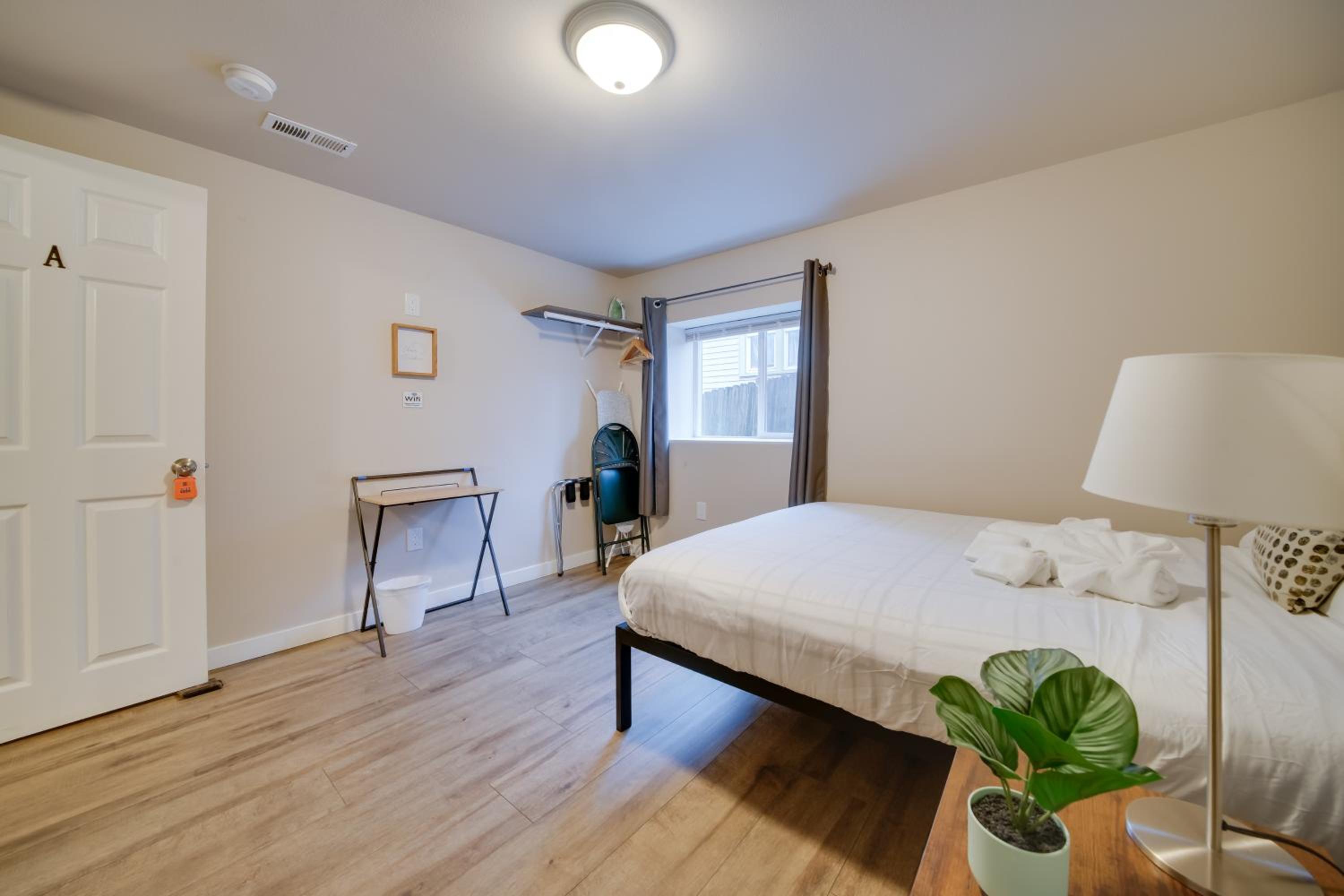 Walk to Light Rail Quiet Judkins Park Home Base!
