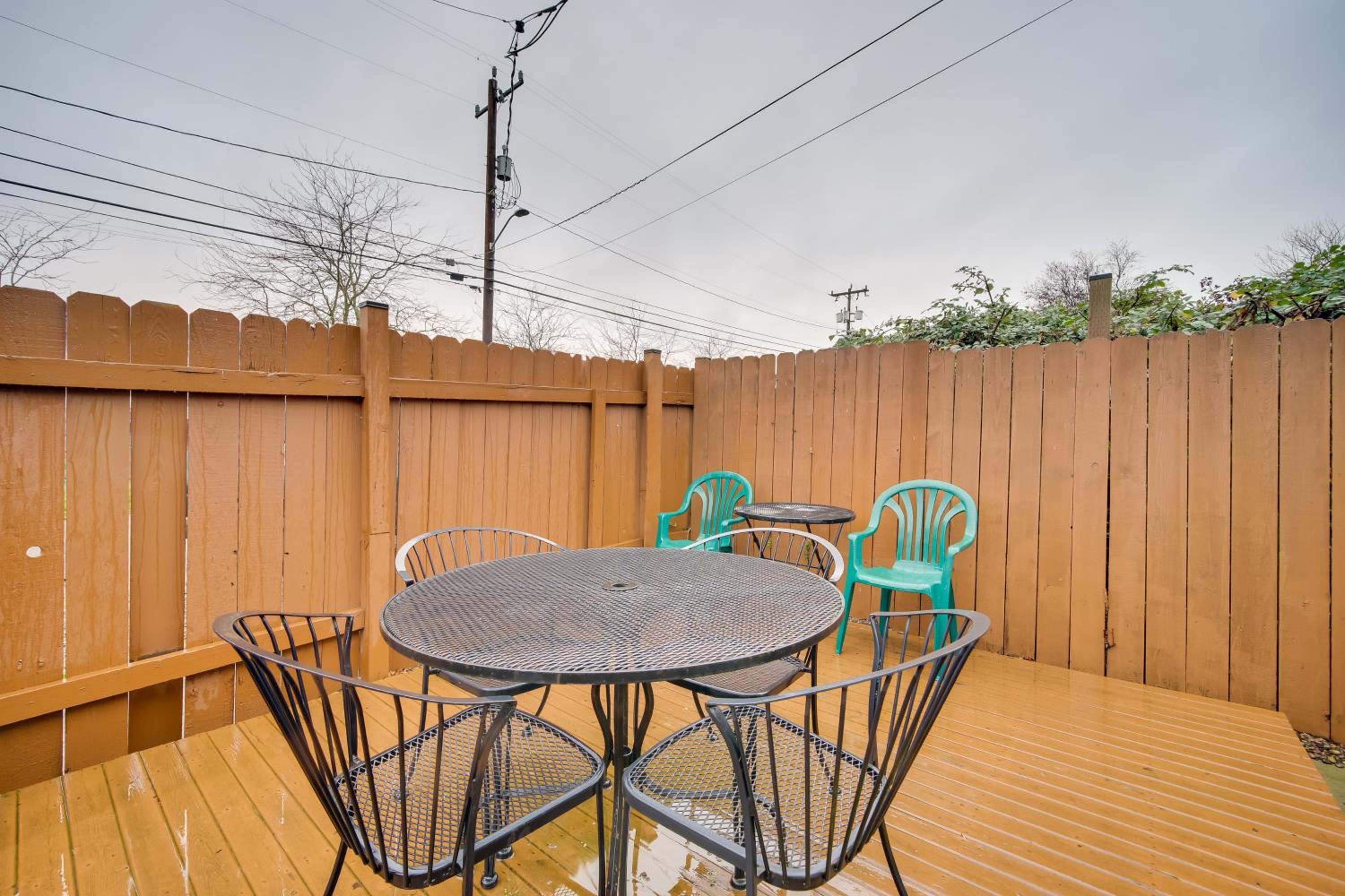 Walk to Light Rail Quiet Judkins Park Home Base!
