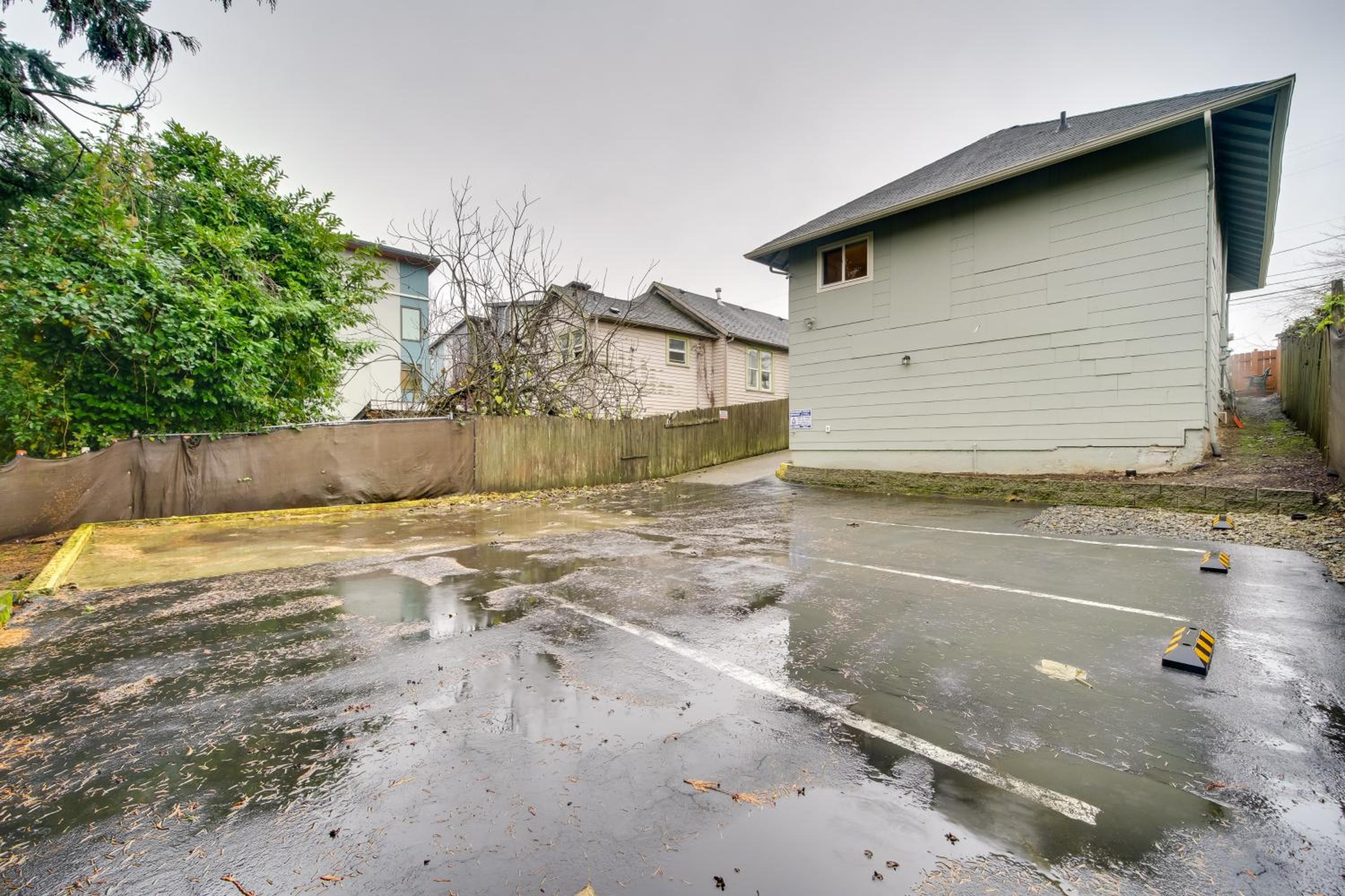 Walk to Light Rail Quiet Judkins Park Home Base!