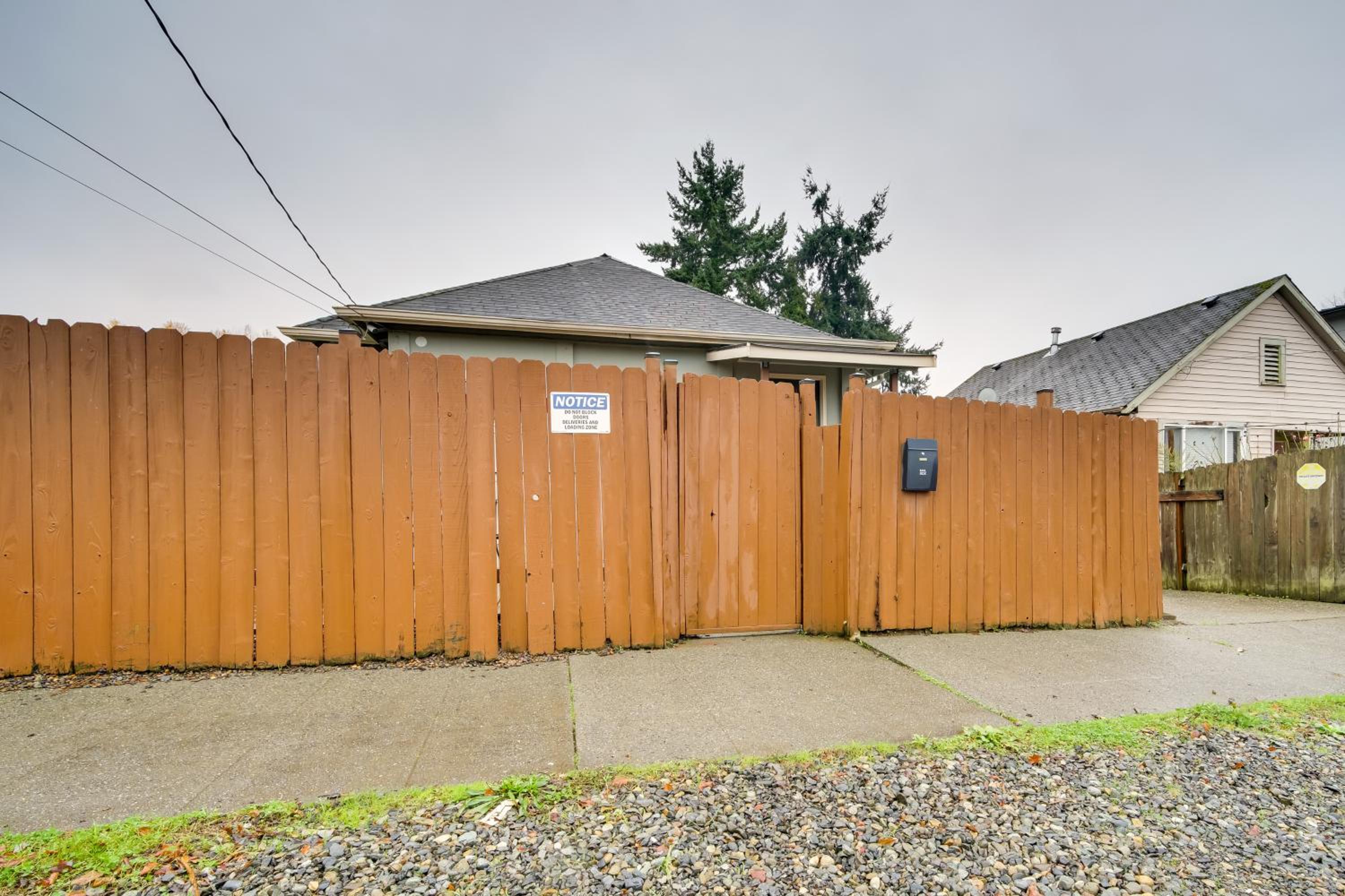 Walk to Light Rail Quiet Judkins Park Home Base!