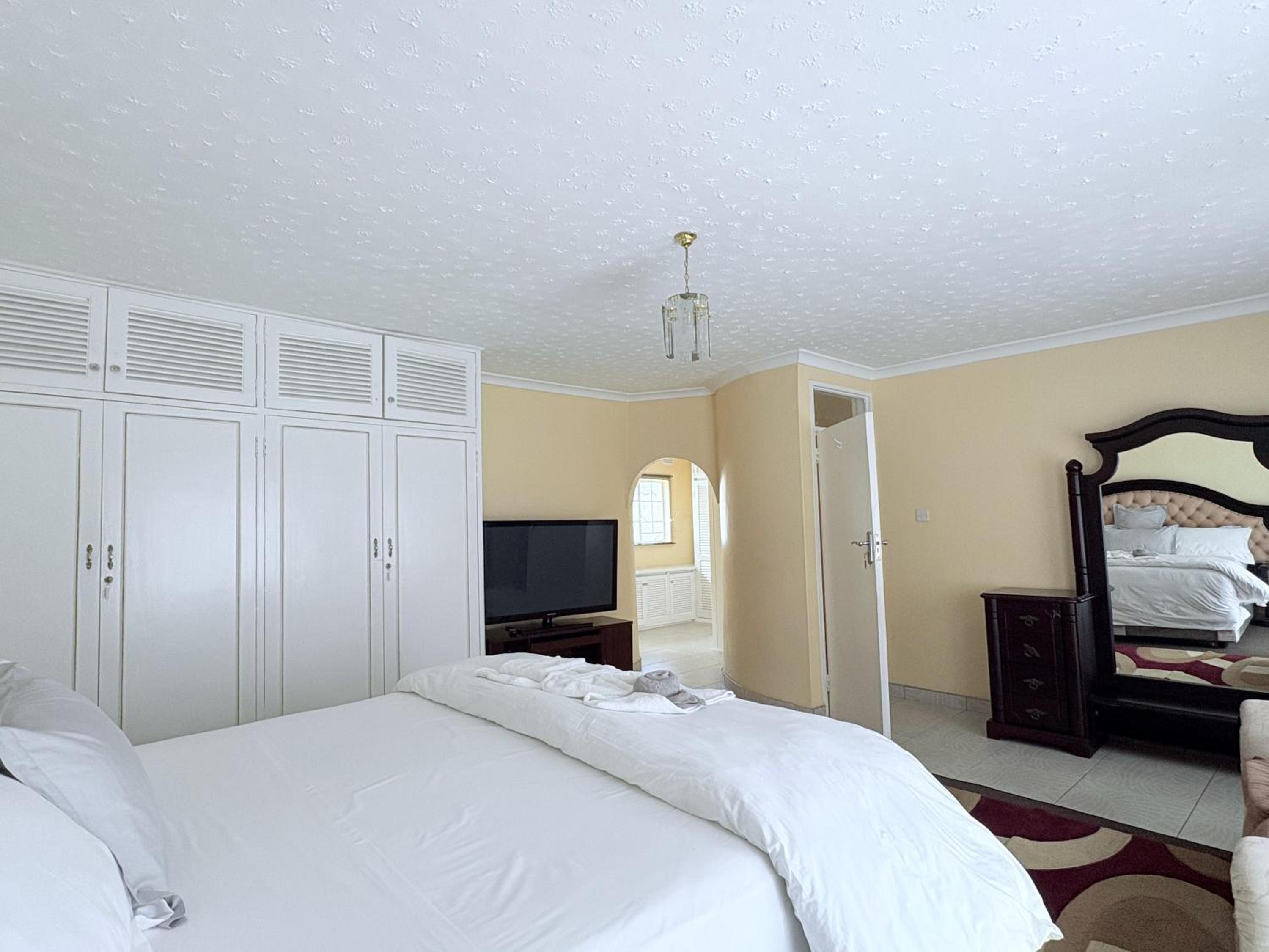 Peaceful 4-Bedroom Retreat with Lush Gardens Pool – Highlands - 2346