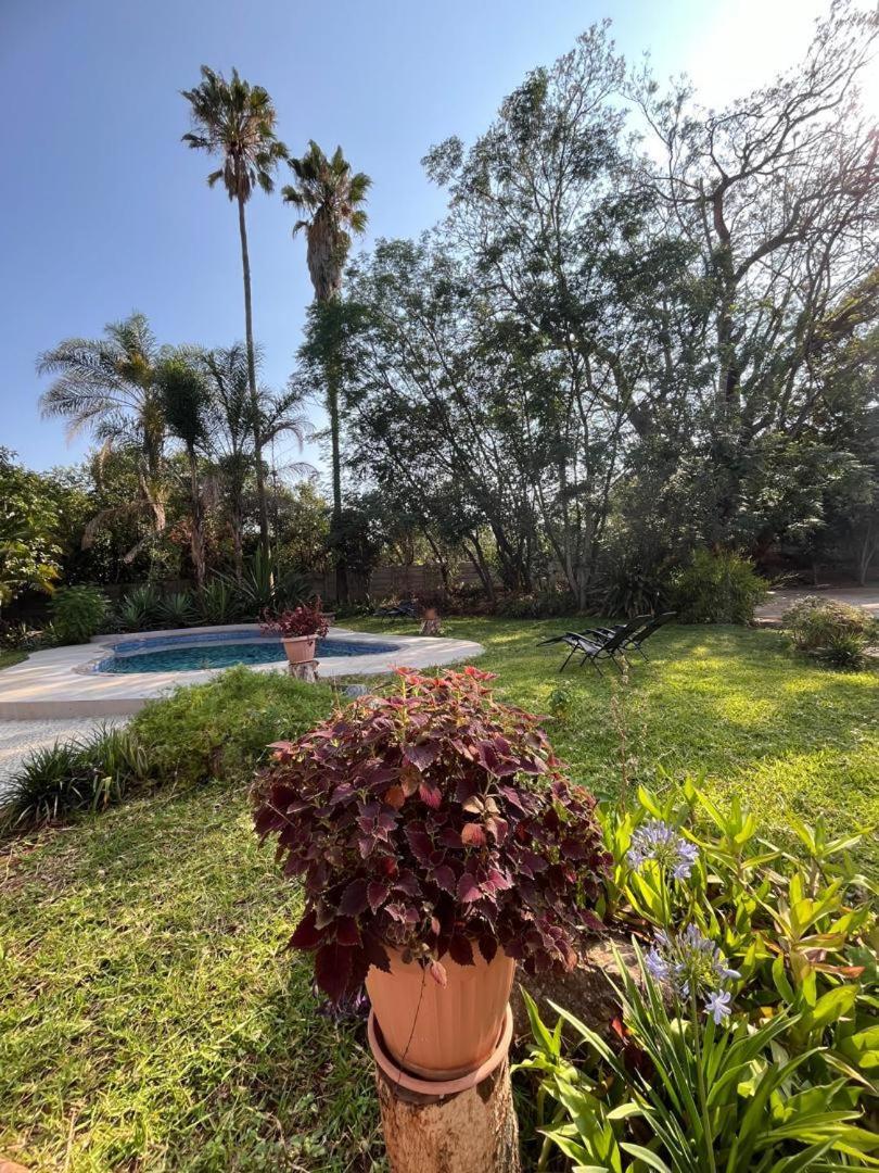 Peaceful 4-Bedroom Retreat with Lush Gardens Pool – Highlands - 2346