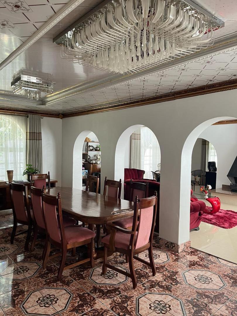 Peaceful 4-Bedroom Retreat with Lush Gardens Pool – Highlands - 2346
