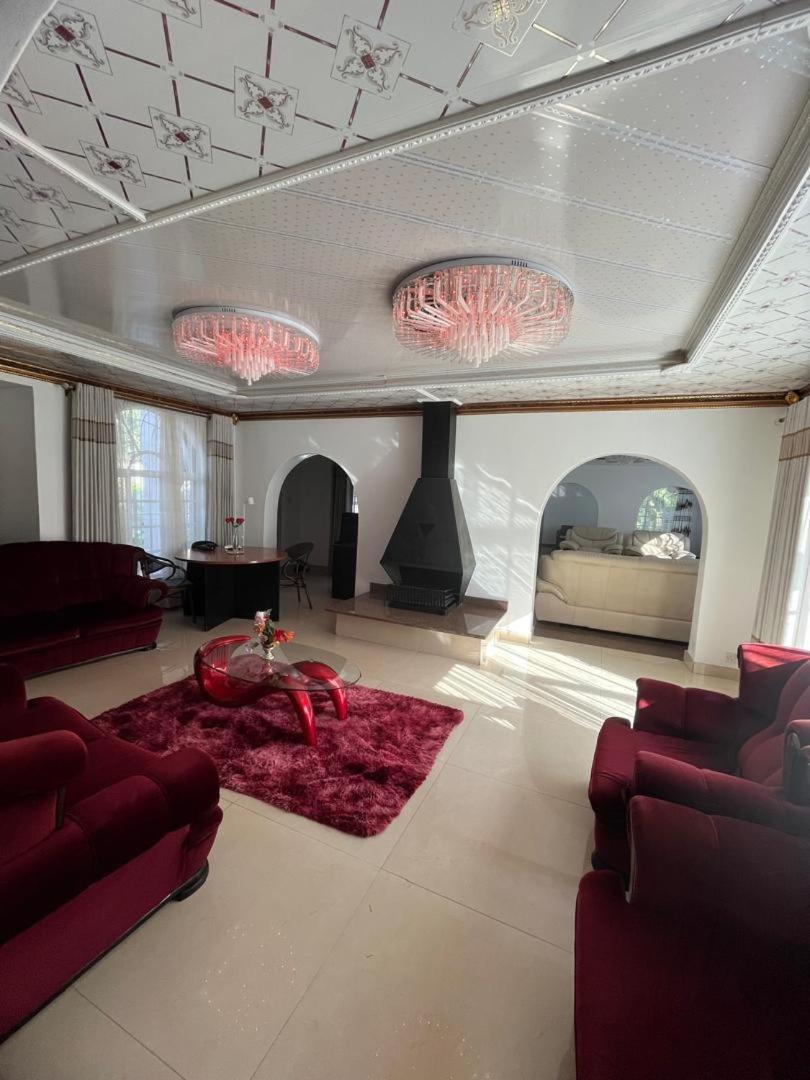 Peaceful 4-Bedroom Retreat with Lush Gardens Pool – Highlands - 2346