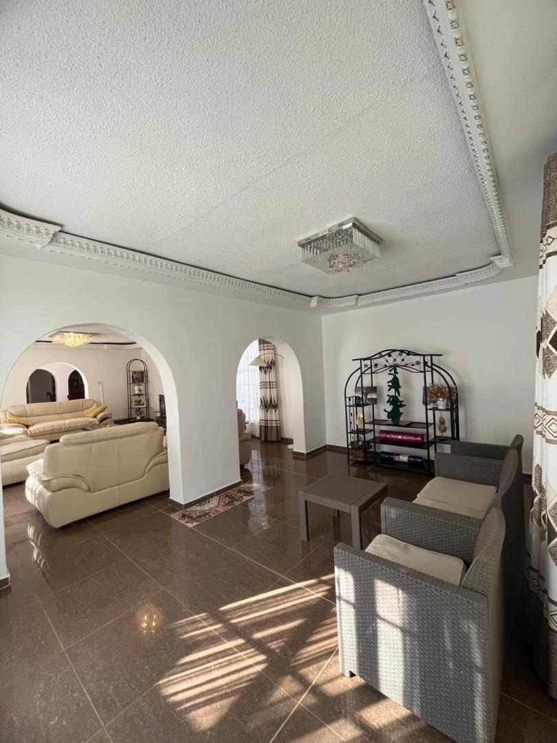 Peaceful 4-Bedroom Retreat with Lush Gardens Pool – Highlands - 2346