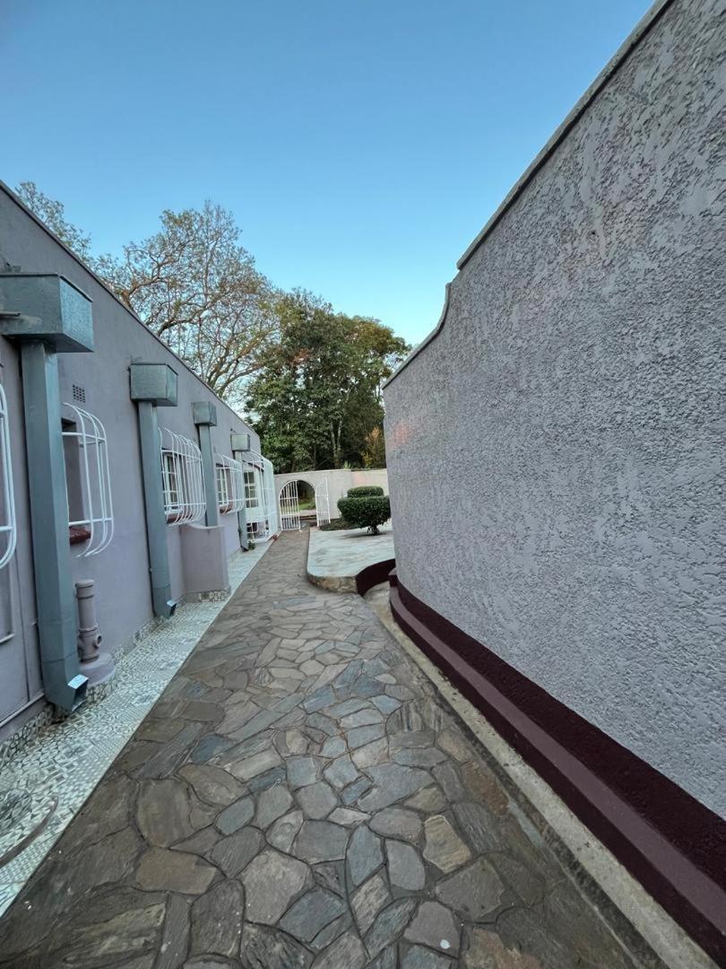 Peaceful 4-Bedroom Retreat with Lush Gardens Pool – Highlands - 2346