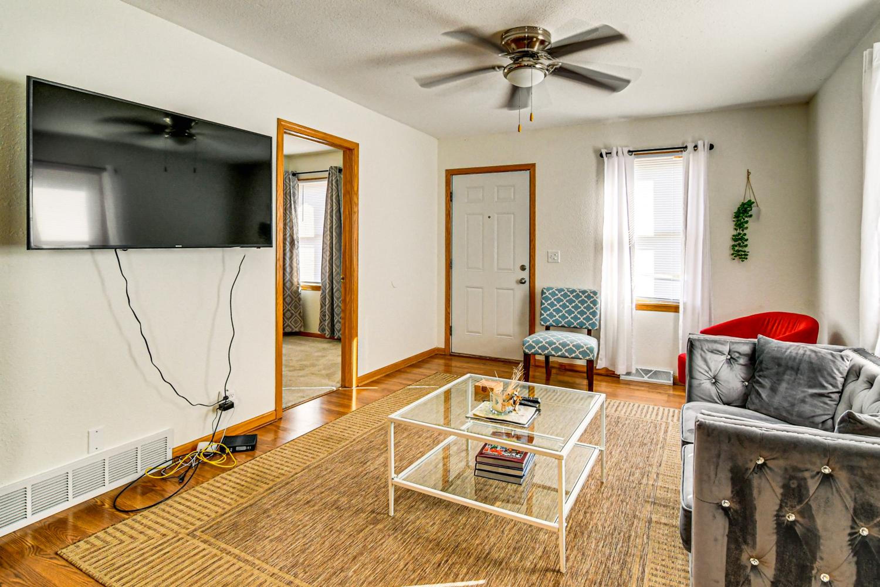 Pet-Friendly Home 2 Mi to Downtown Des Moines!