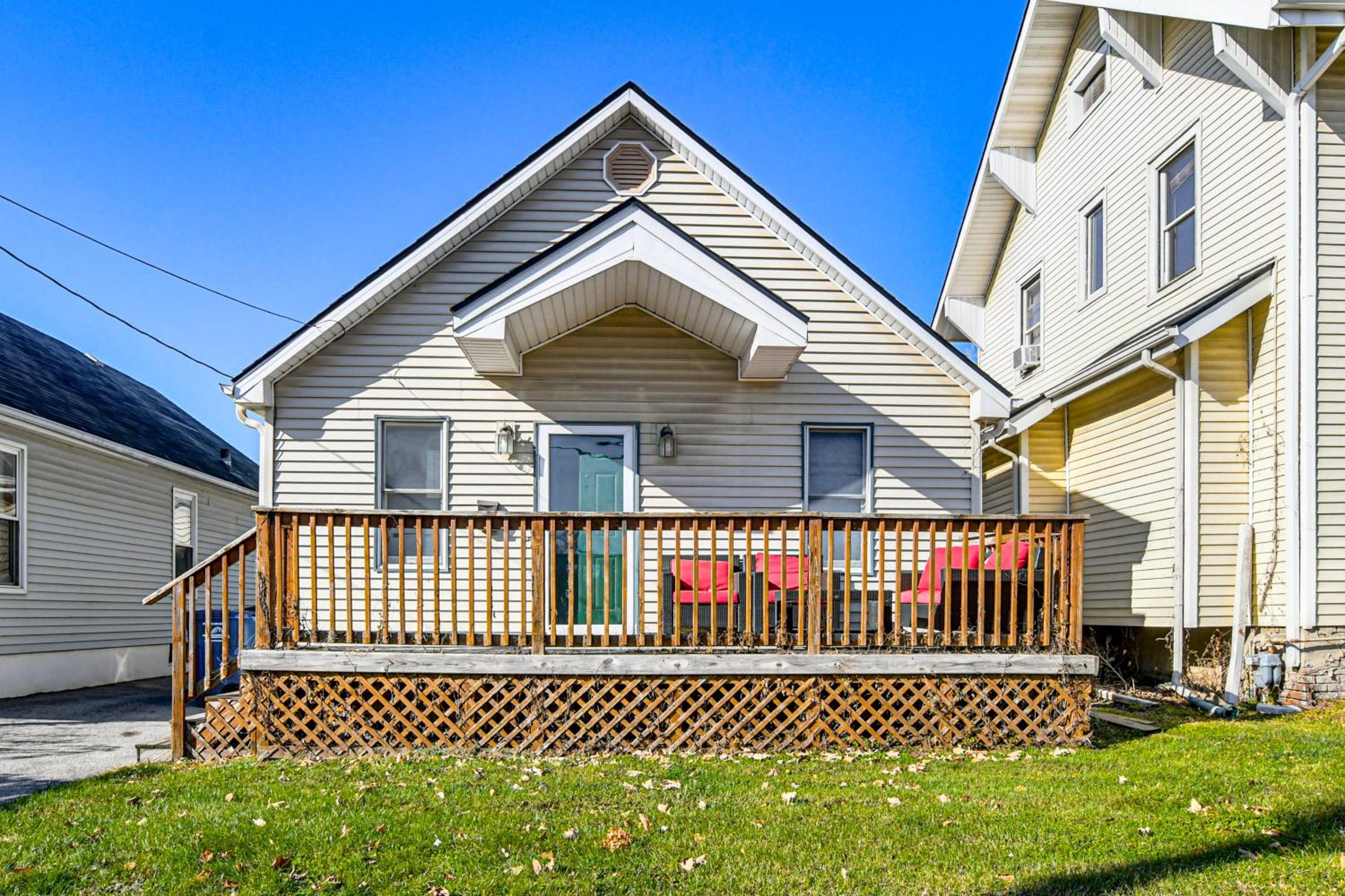 Pet-Friendly Home 2 Mi to Downtown Des Moines!