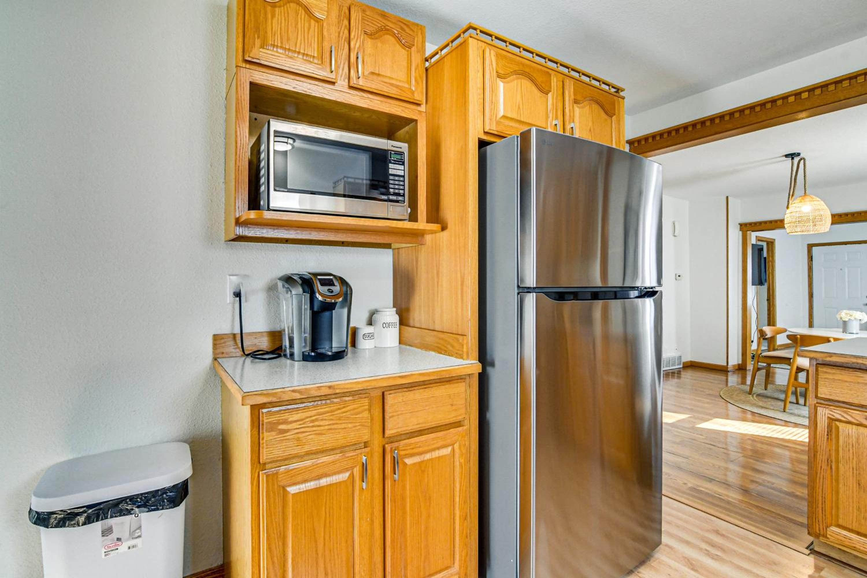 Pet-Friendly Home 2 Mi to Downtown Des Moines!