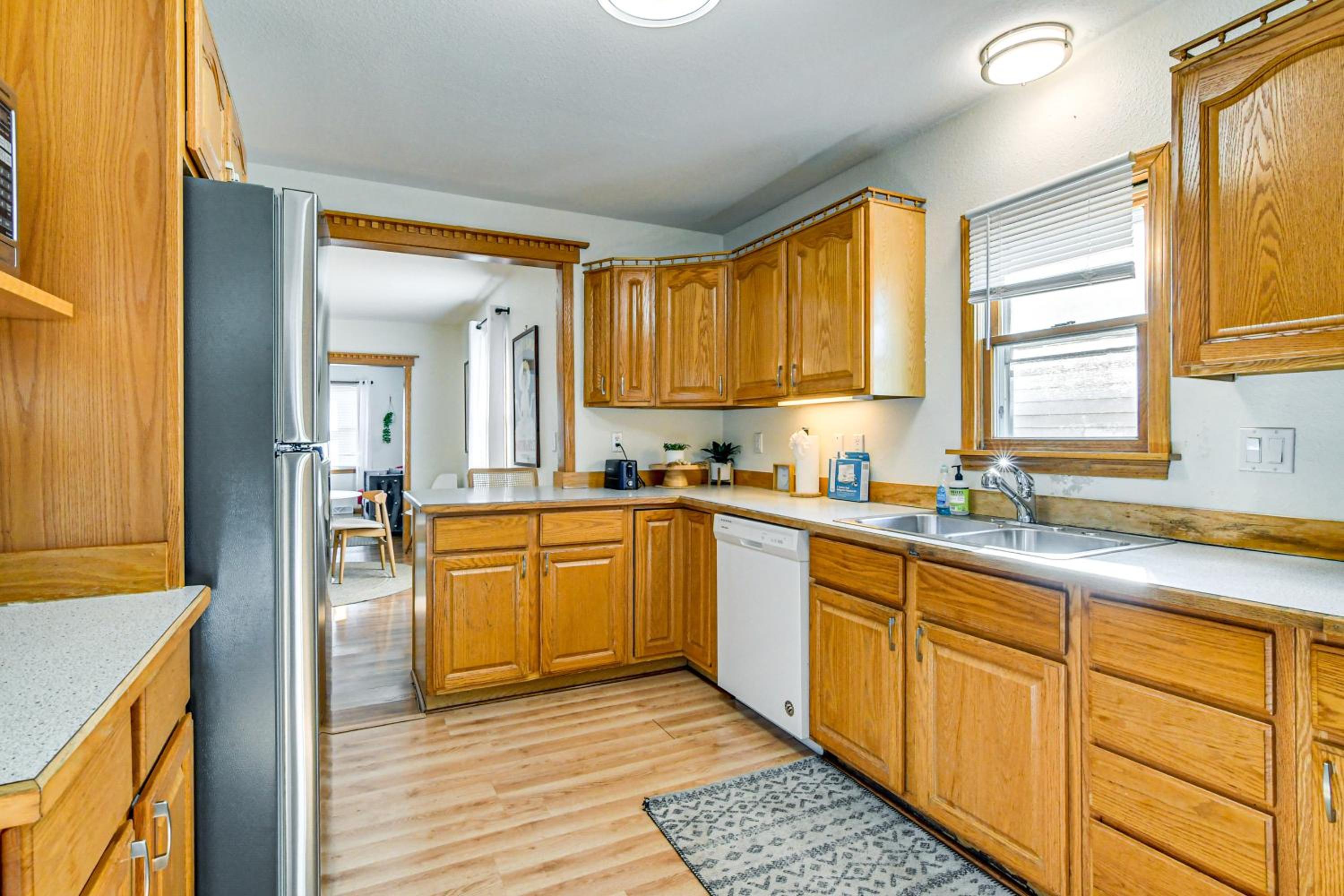 Pet-Friendly Home 2 Mi to Downtown Des Moines!