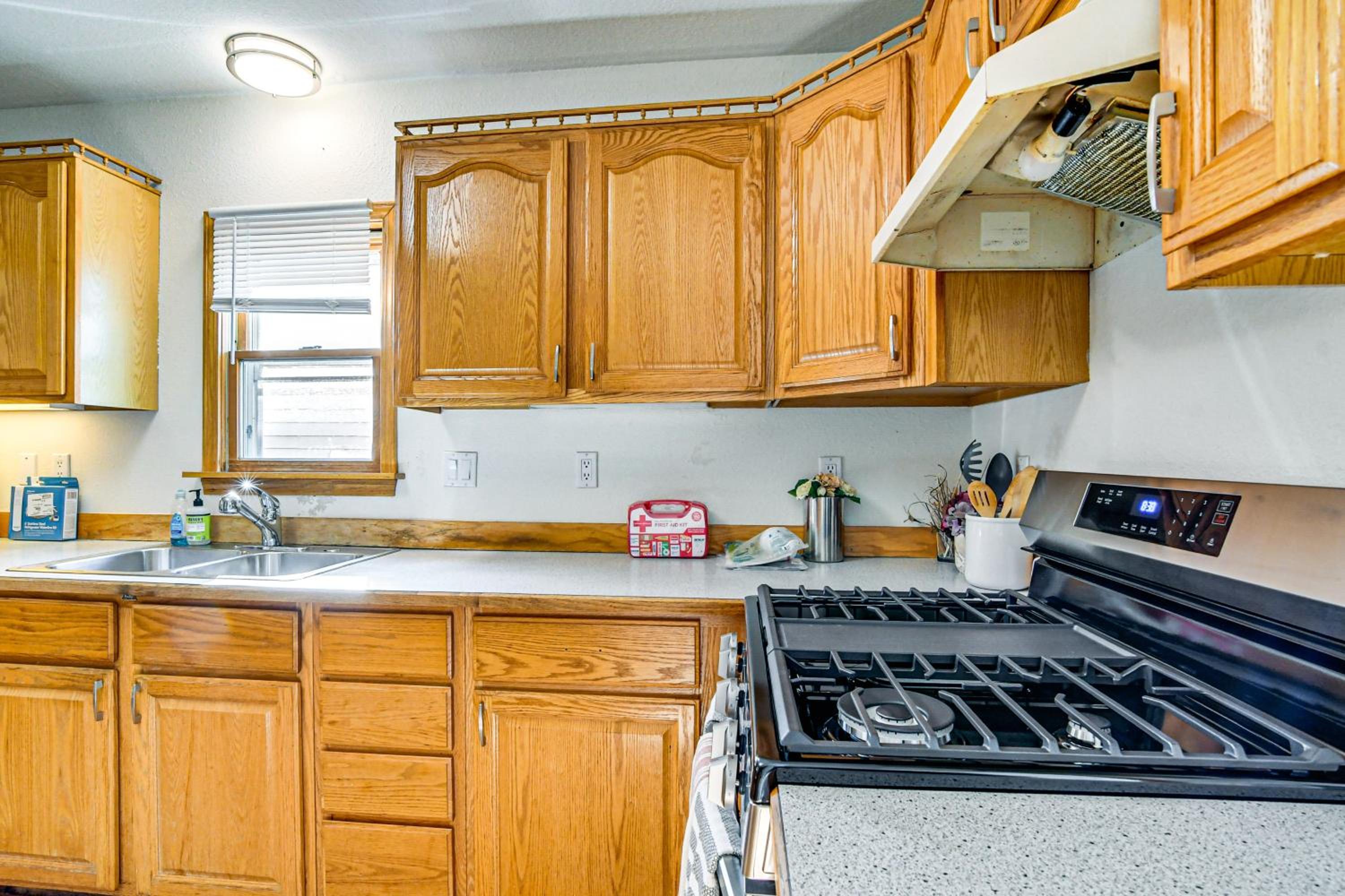 Pet-Friendly Home 2 Mi to Downtown Des Moines!