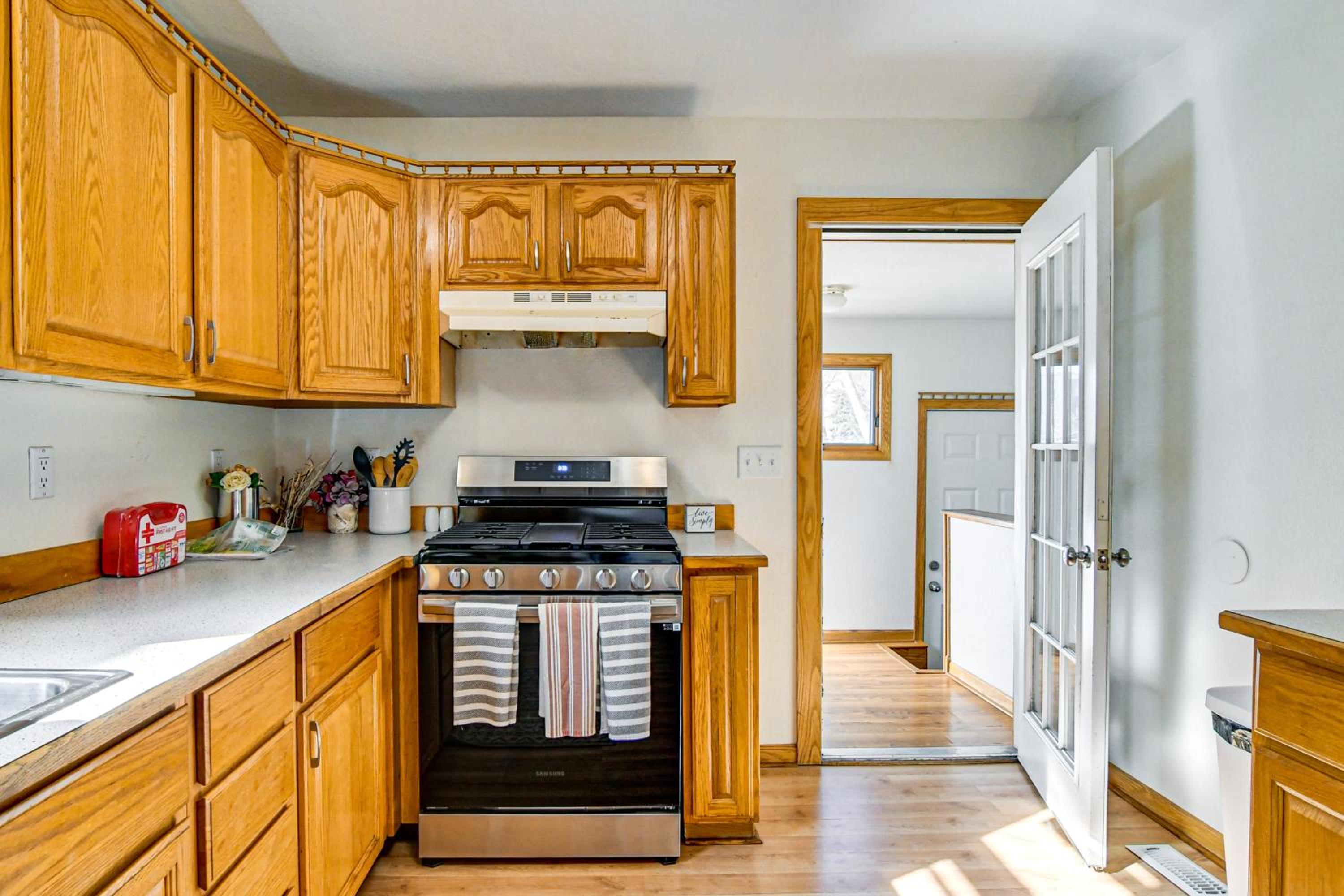 Pet-Friendly Home 2 Mi to Downtown Des Moines!