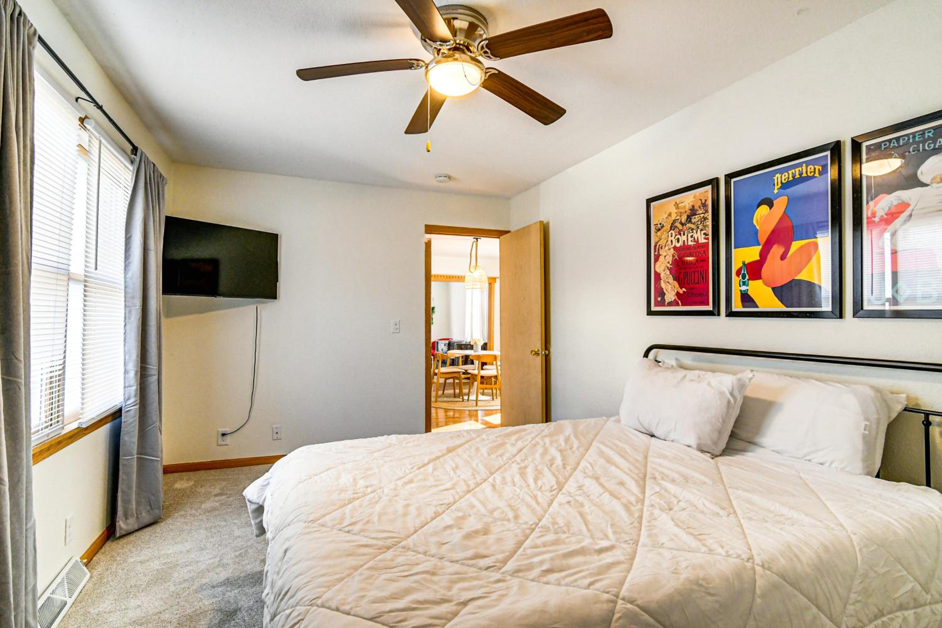 Pet-Friendly Home 2 Mi to Downtown Des Moines!